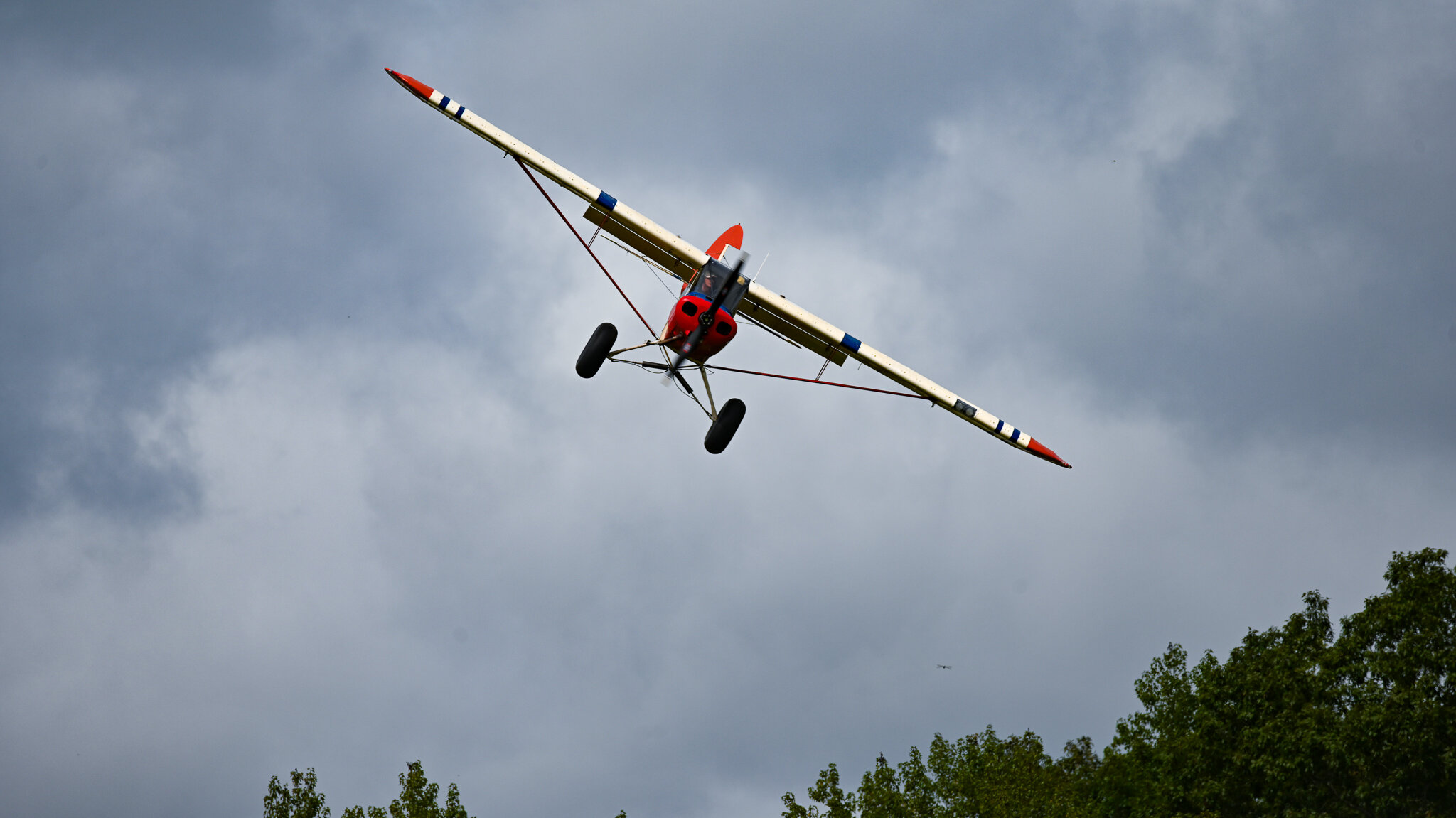 Steve Pierce coming in for a landing at Arkanstol '21. 

What is Arkanstol? A three runway race with simulated obstacles and a measured STOL landing on the final runway. How fast can you go slow?!

#aviation #avgeeks #avgeek #airplanes #bushplane #bu