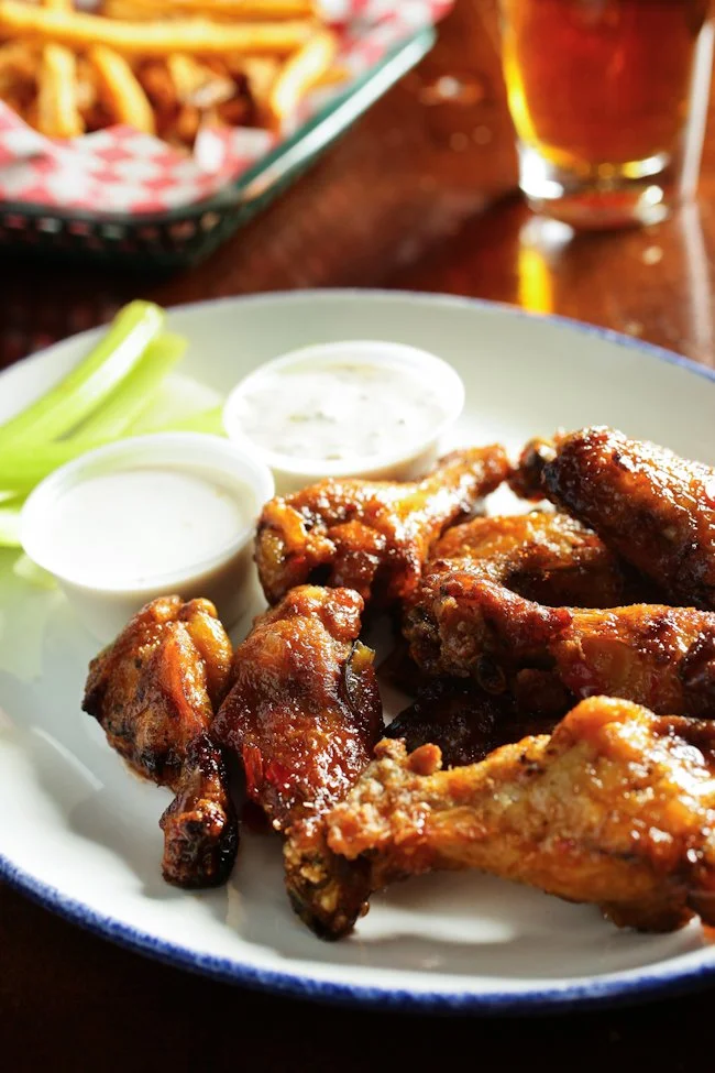 barbleu_smokedwings_©2014DantesRestaurantsInc.jpg