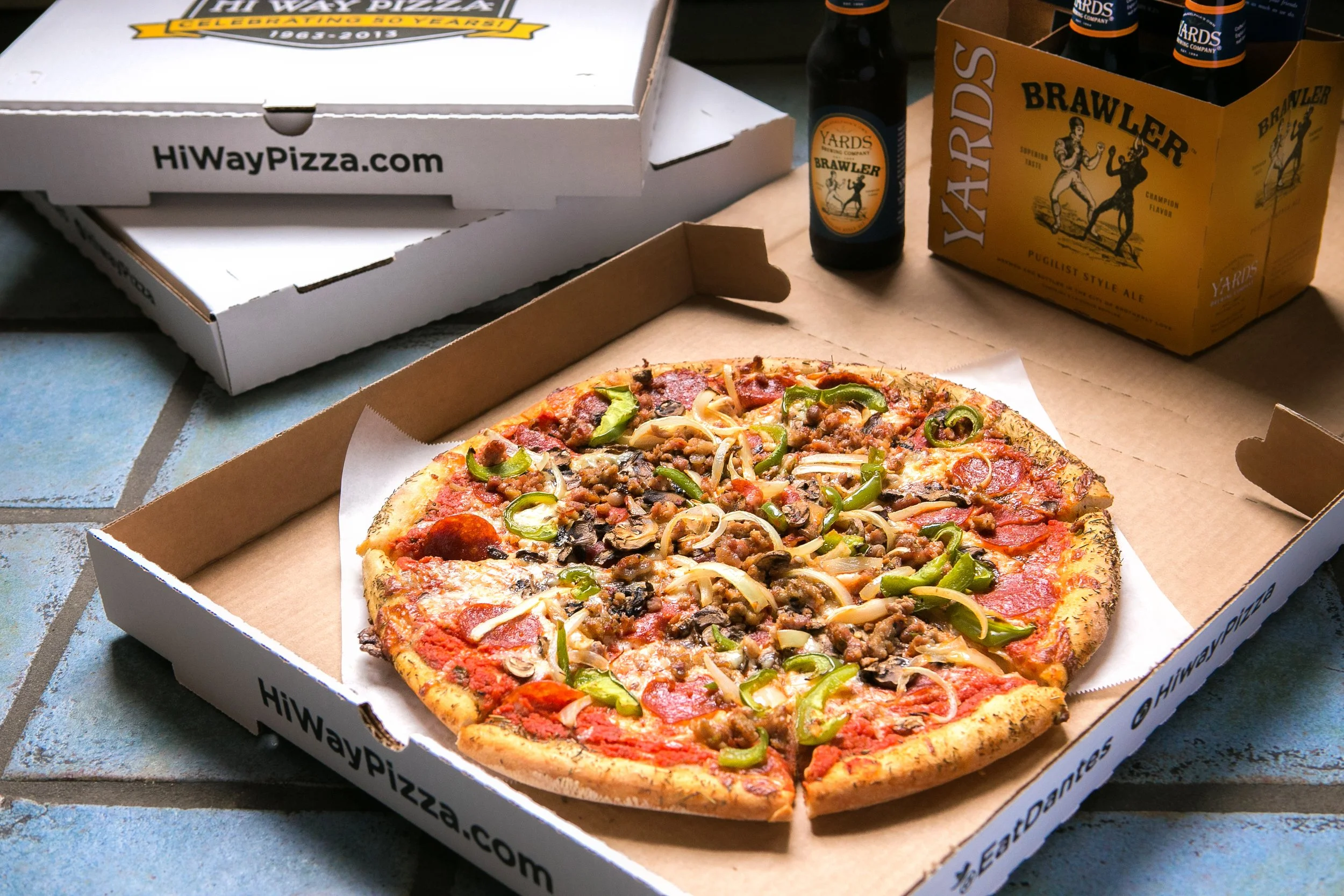 HiWay_PizzaToGo_©2015DantesRestaurantsInc.jpg