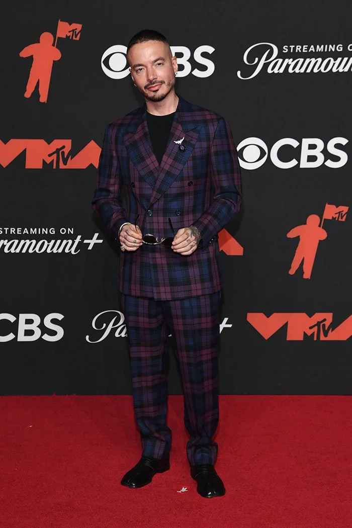j-balvin-68be95c00f294__700.jpg