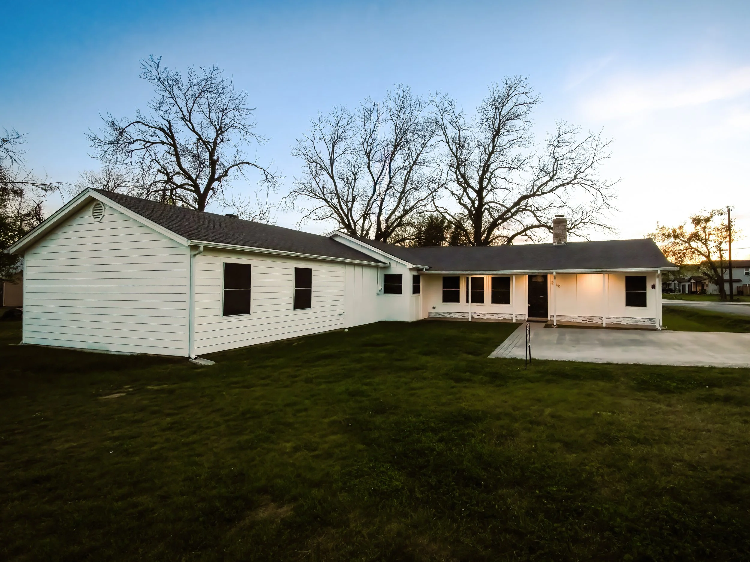 209 West 5th Street, Tolar. 4 bed 2 bath 1900sf, FOR SALE-$325,000