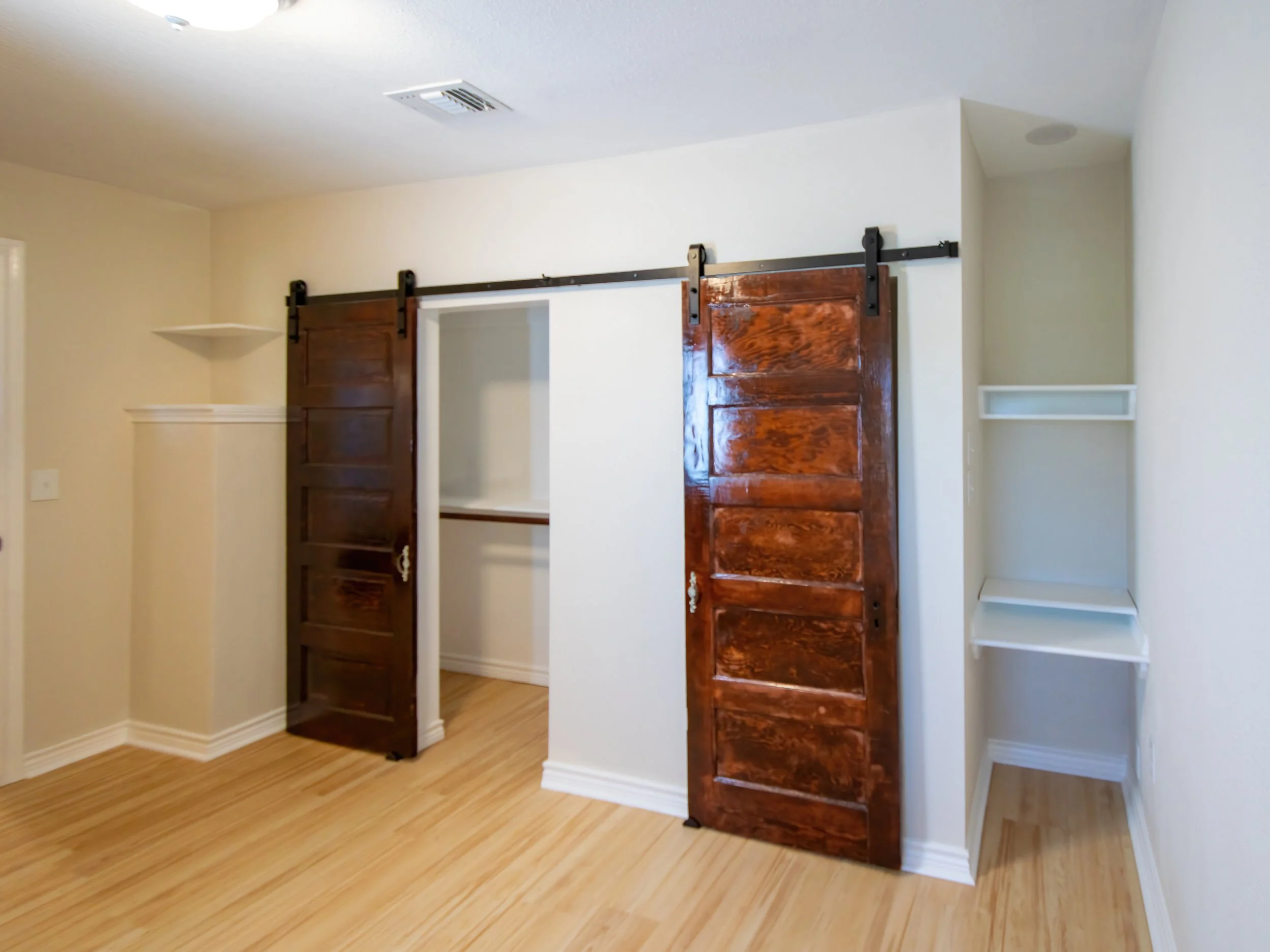 Bedroom #4 closet and desk.jpg