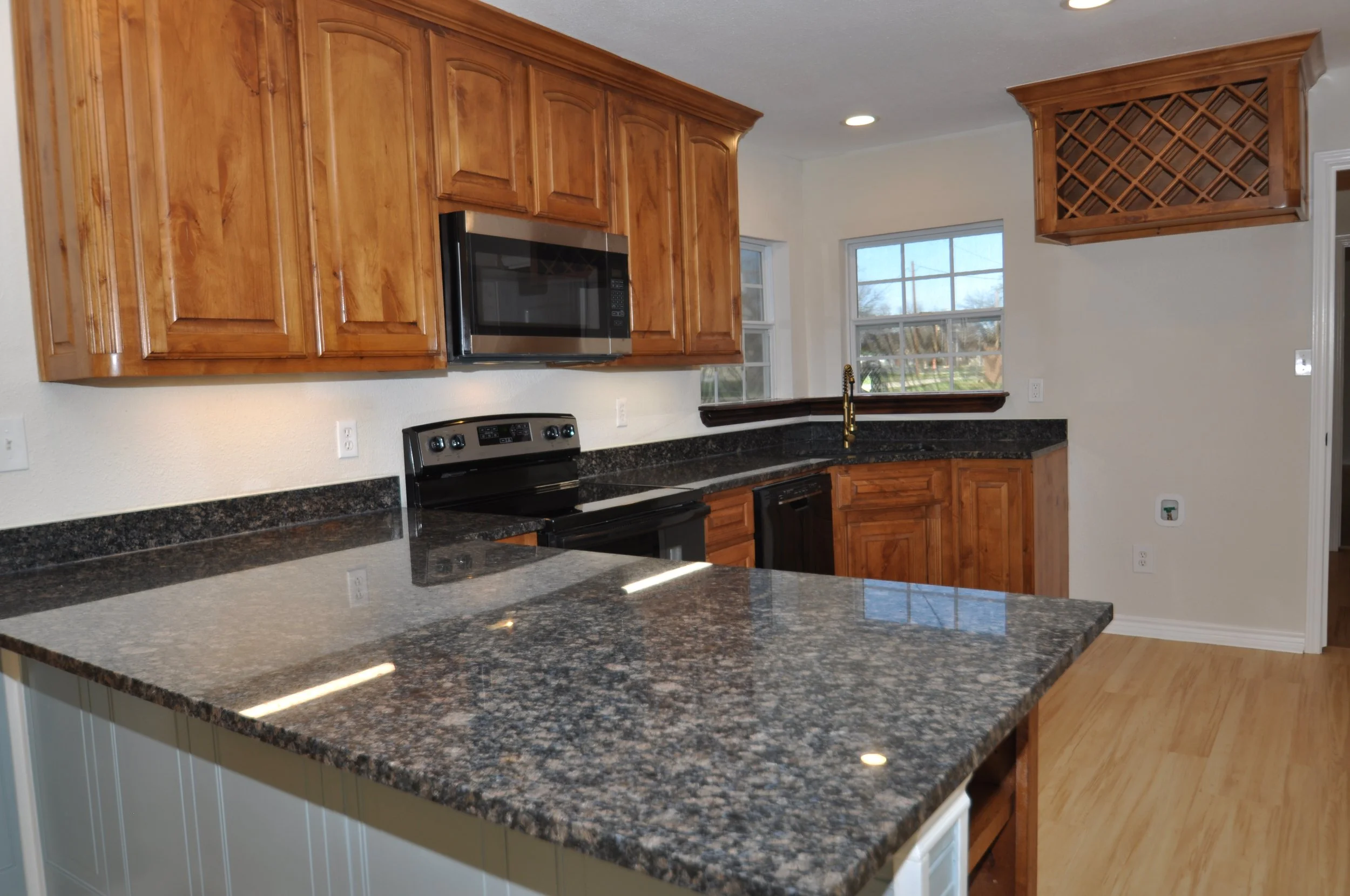 Beautiful full size granite countertops incorporating breakfast bar.