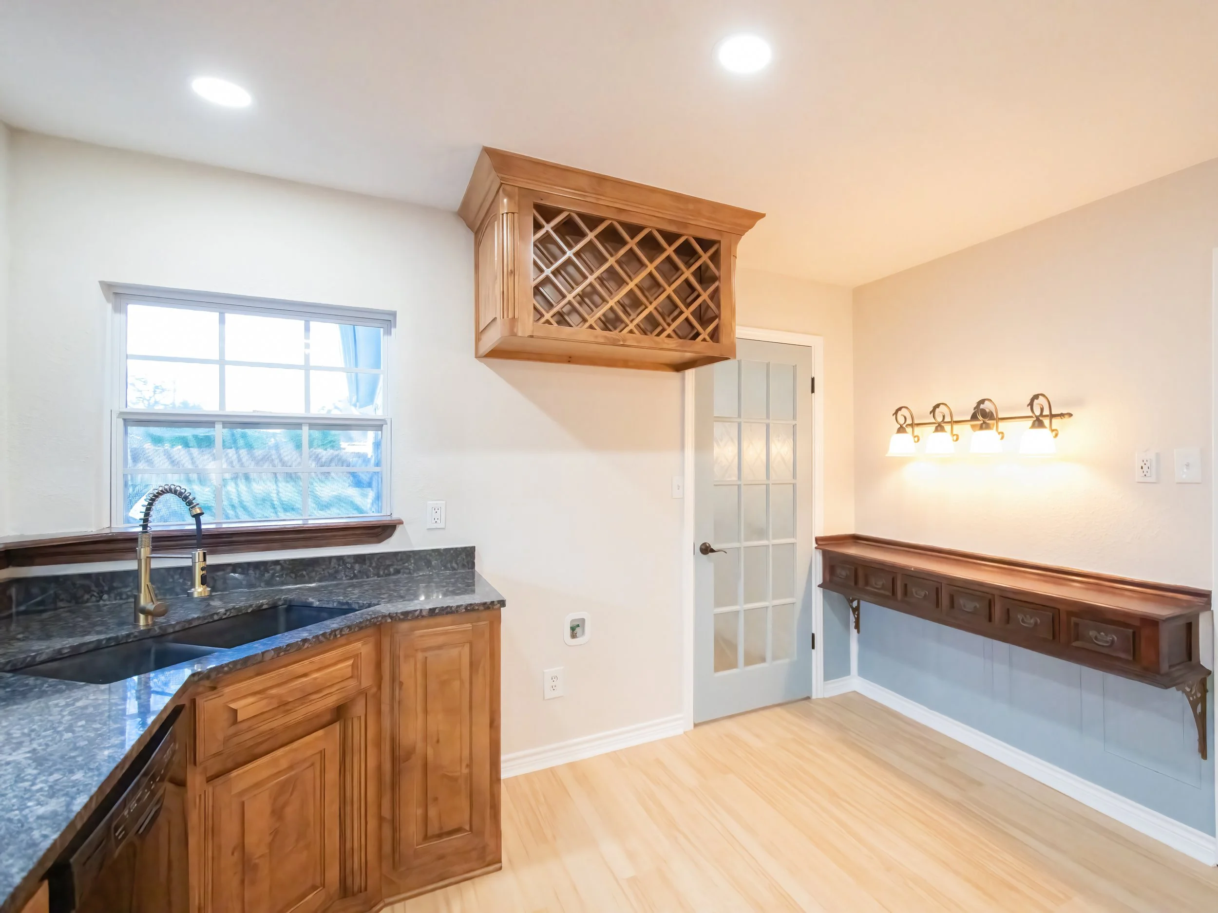 Kitchen side bar.jpg