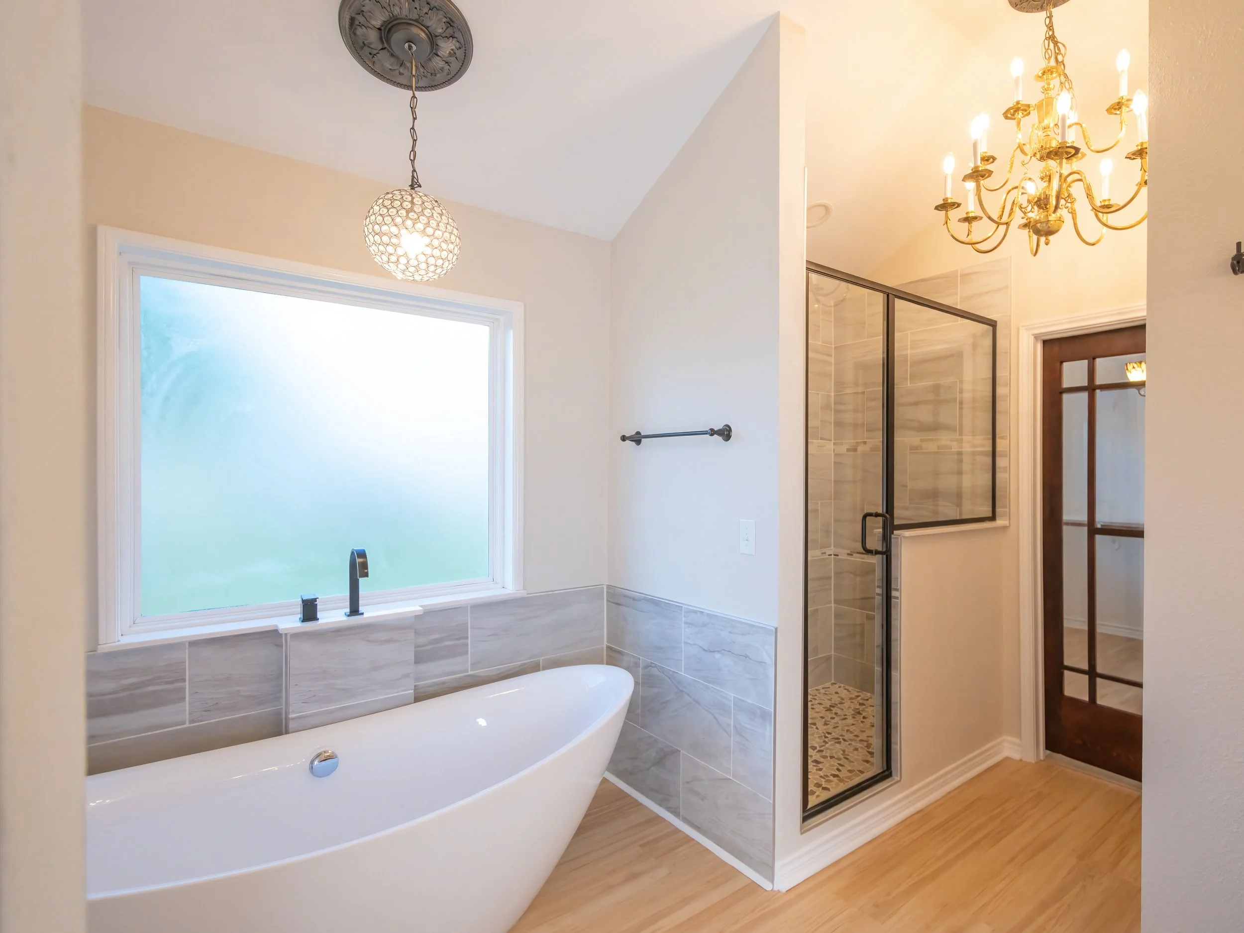 Master bathroom tub & shower.jpg