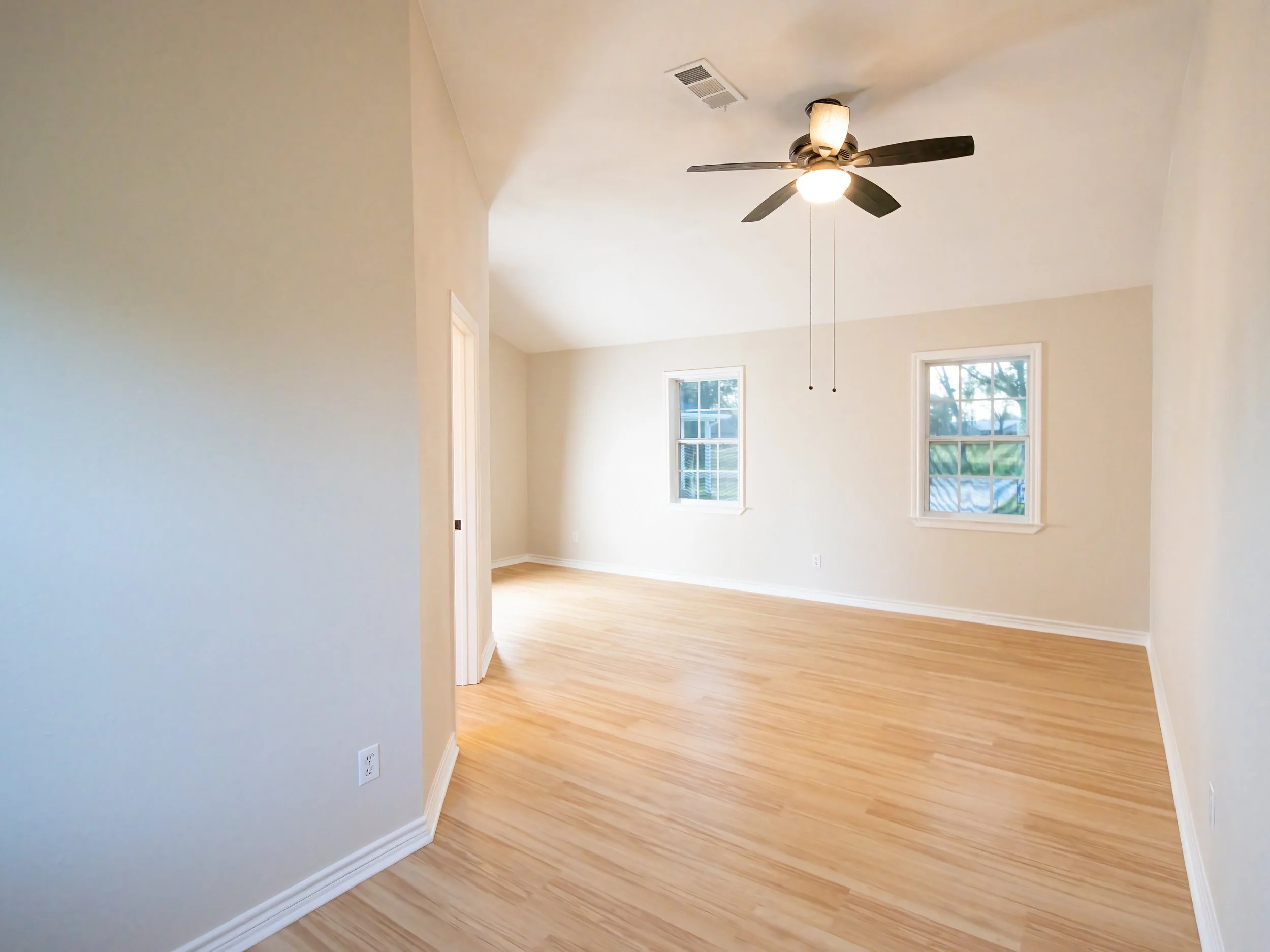 Master bedroom 1.jpg