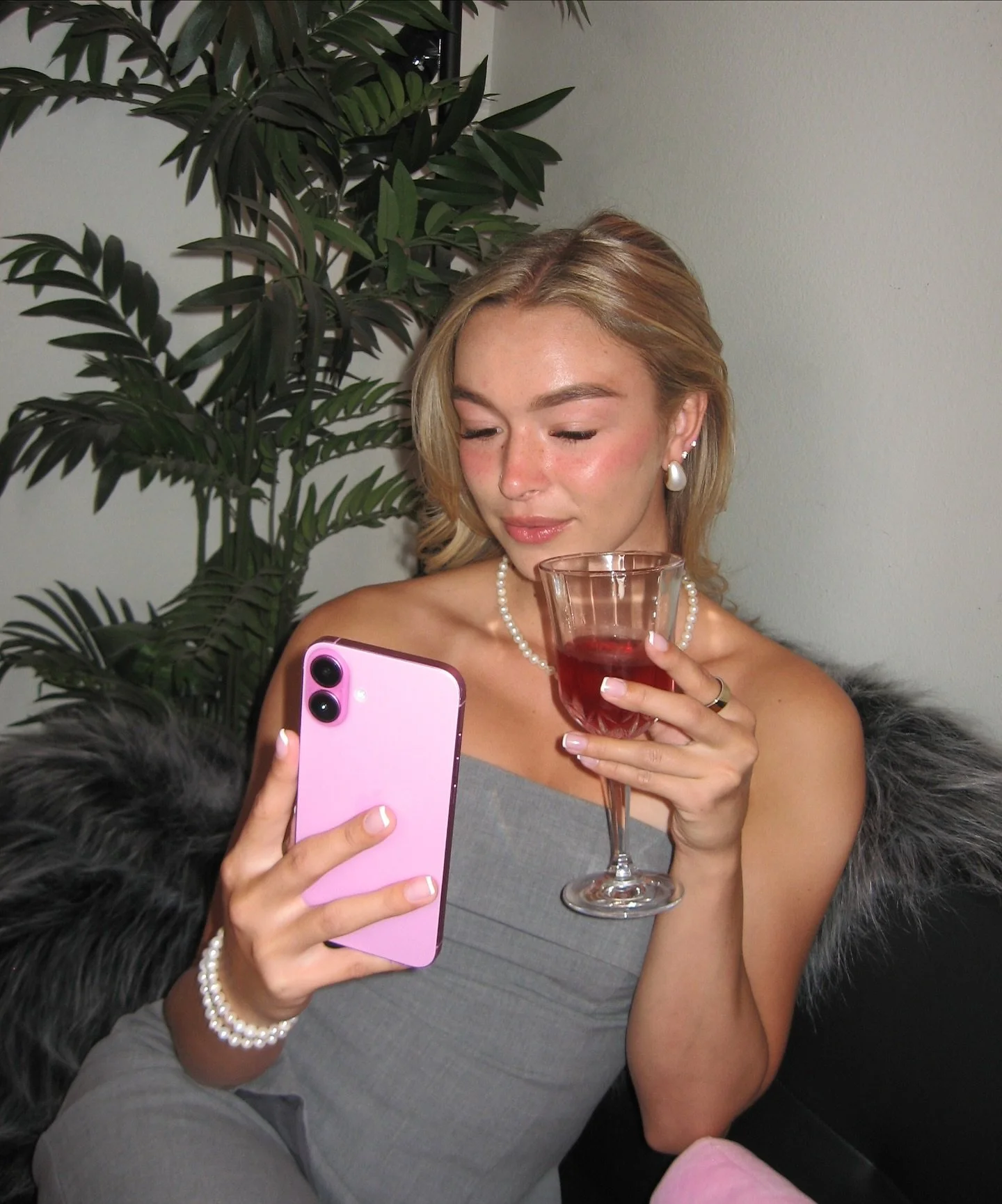 Trophy Wife mode unlocked ✨ 

This Trophy Wife Set brings just the right touch of glam while still keeping it cute and classy. This set is perfect for those who love a clean and effortless look but what to add a little ✨something✨ to their everyday ?