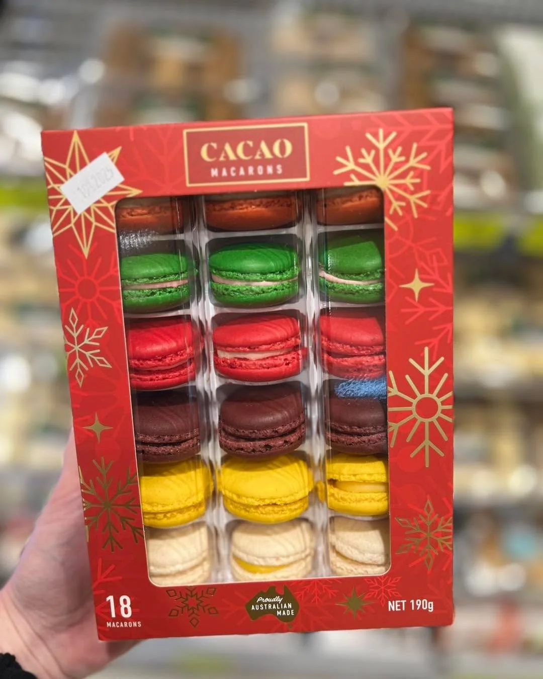 🎄Celebrate Christmas with Cacao Macarons 18-Piece Petit Macaron Box! 

Featuring a delightful assortment of six flavours, these petit macarons are beautifully packaged in a festive box. Perfect as a gift or a sweet indulgence for your holiday gather
