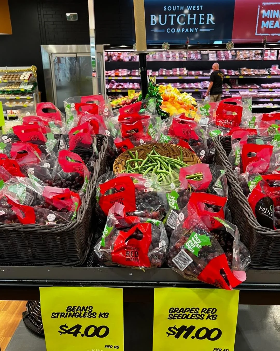 Fresh fruit &amp; veggie Saver Prices at South Bunbury Marketplace!

Blueberry 🫐 $3 a punnet 
Red grapes 🍇 $11 a kilo 
Beans stringless $ 4 a kilo 
Calypso Mango $2 each 

Fresh, affordable, and waiting for you!
Swing by South Bunbury Marketplace t