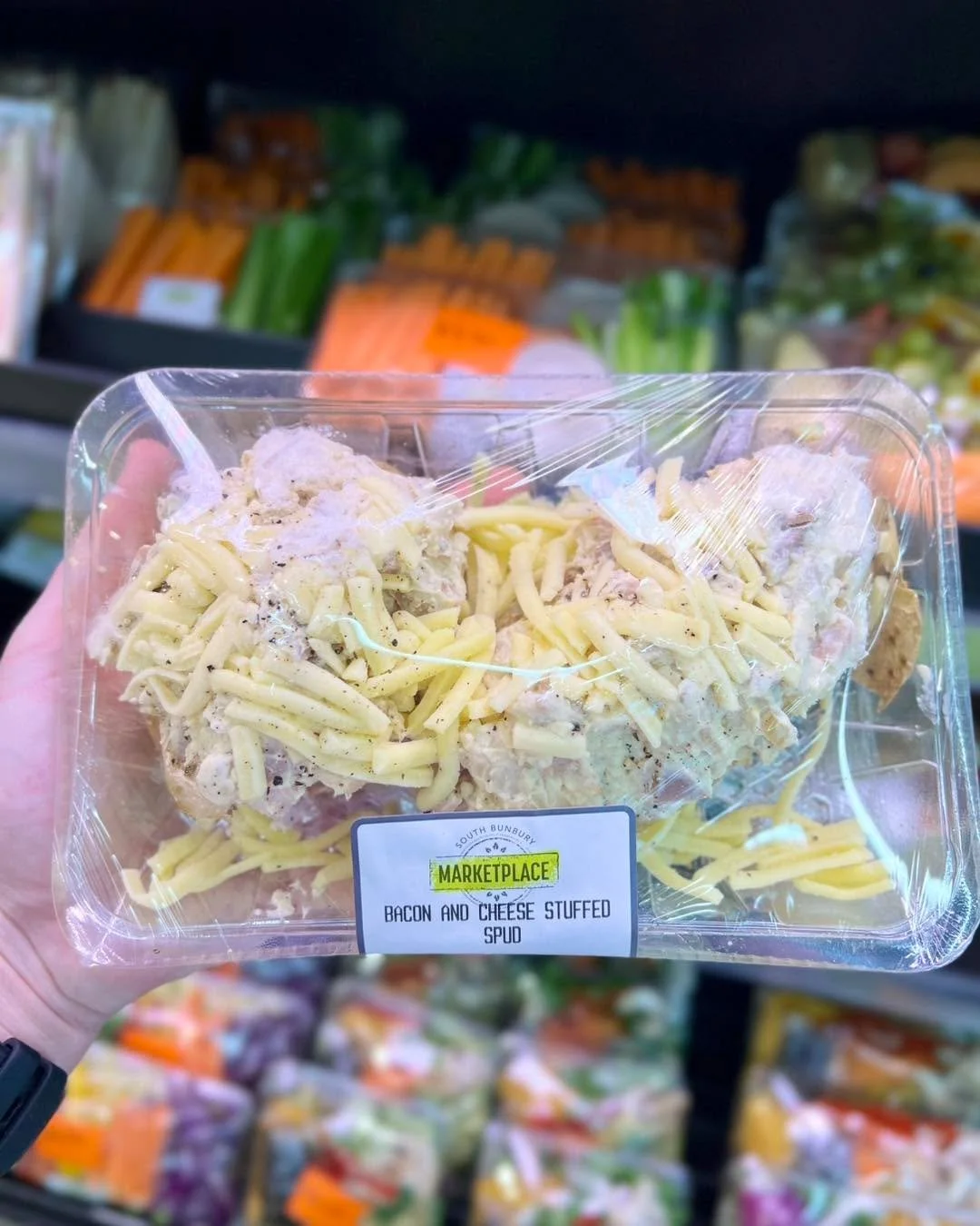 Looking for an easy, delicious meal?
Try our Bacon &amp; Cheese Stuffed Spud &mdash; ready to cook at home and full of flavour! 

#southbunburymarketplace #sbmarketplace #yourlocalmarketplace #buywesteatbest #supportlocal #freshandlocal #fresh #thema