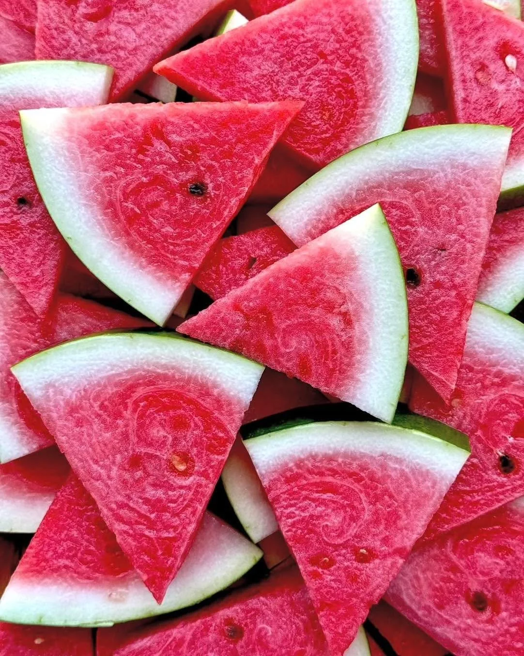 It's watermelon weather! They're juicy, sweet and bursting with summer vibes 🍉

This long weekend pick up watermelon for $1 a kilo! 

#southbunburymarketplace #sbmarketplace #yourlocalmarketplace #buywesteatbest #weekendsupersaver #supportlocal #fre