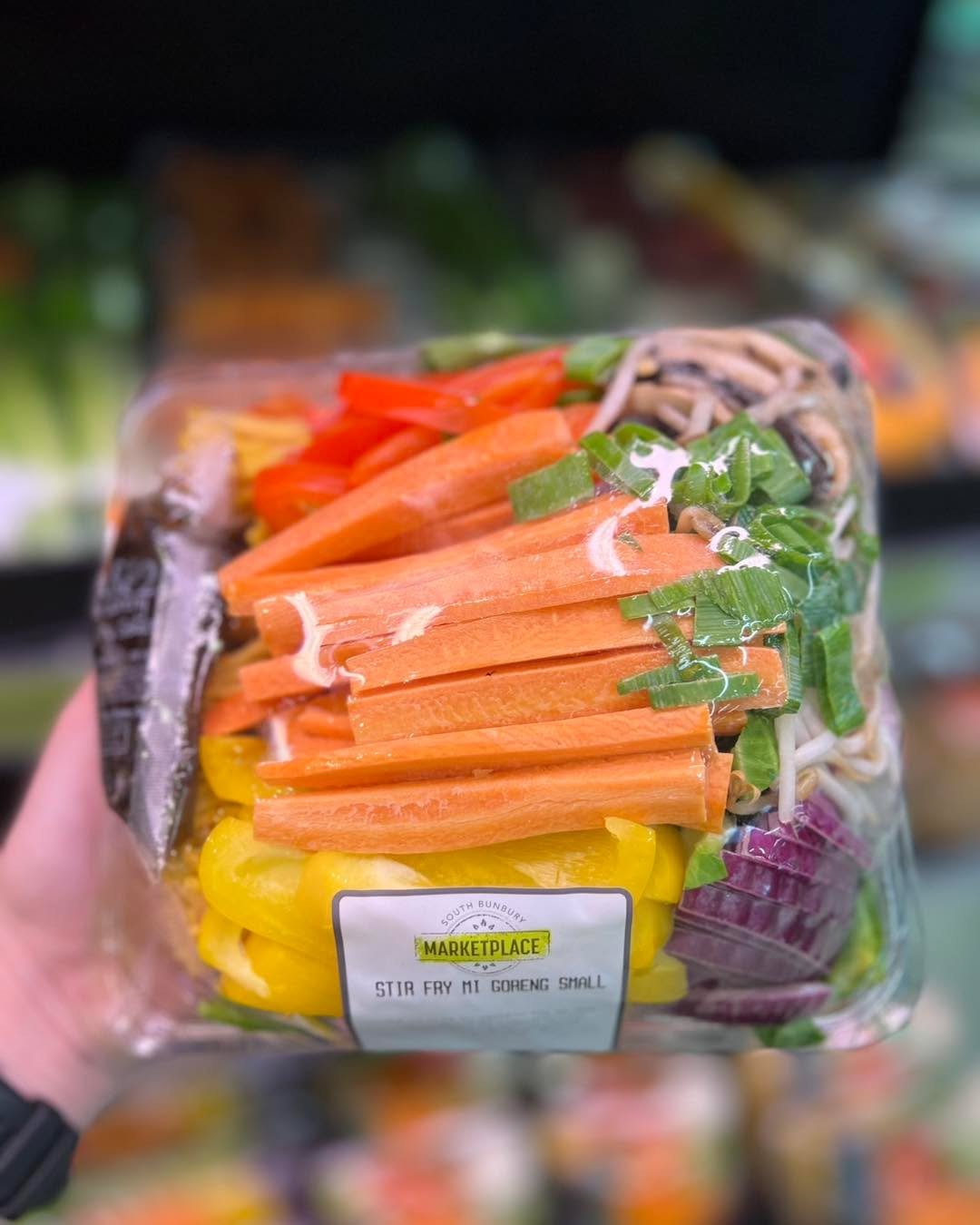 Mie Goreng Packs - Prepared Fresh Daily!

Craving something delicious and satisfying? Our MIE GORENG is made fresh in-store every day with crunchy, vibrant veggies, savory noodles, and a mouthwatering Cafe 26 Mie Goreng sauce that will have you comin