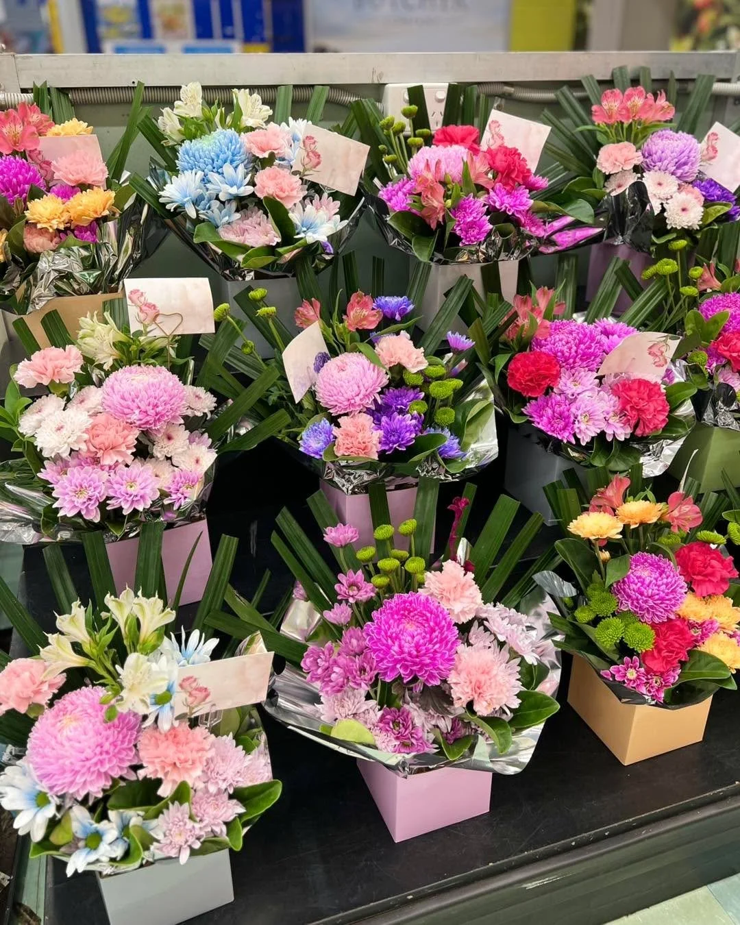 Beautiful flower arrangements available in store for Mother&rsquo;s Day 💕

#southbunburymarketplace #sbmarketplace #yourlocalmarketplace #themarketplacesouthbunbury