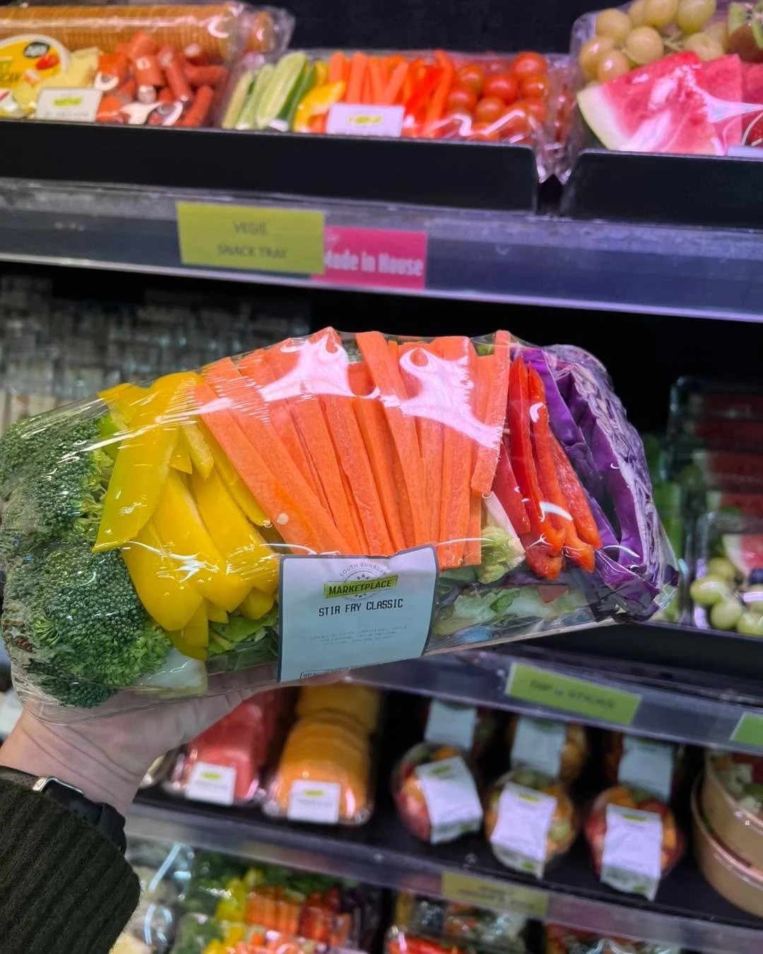 Take the hassle out of meal prep with our fresh Stir Fry Classic packs. 

#southbunburymarketplace #sbmarketplace #yourlocalmarketplace #buywesteatbest #supportlocal #freshandlocal #fresh #freshfruitandveg #groceries #produce #themarketplacesouthbunb