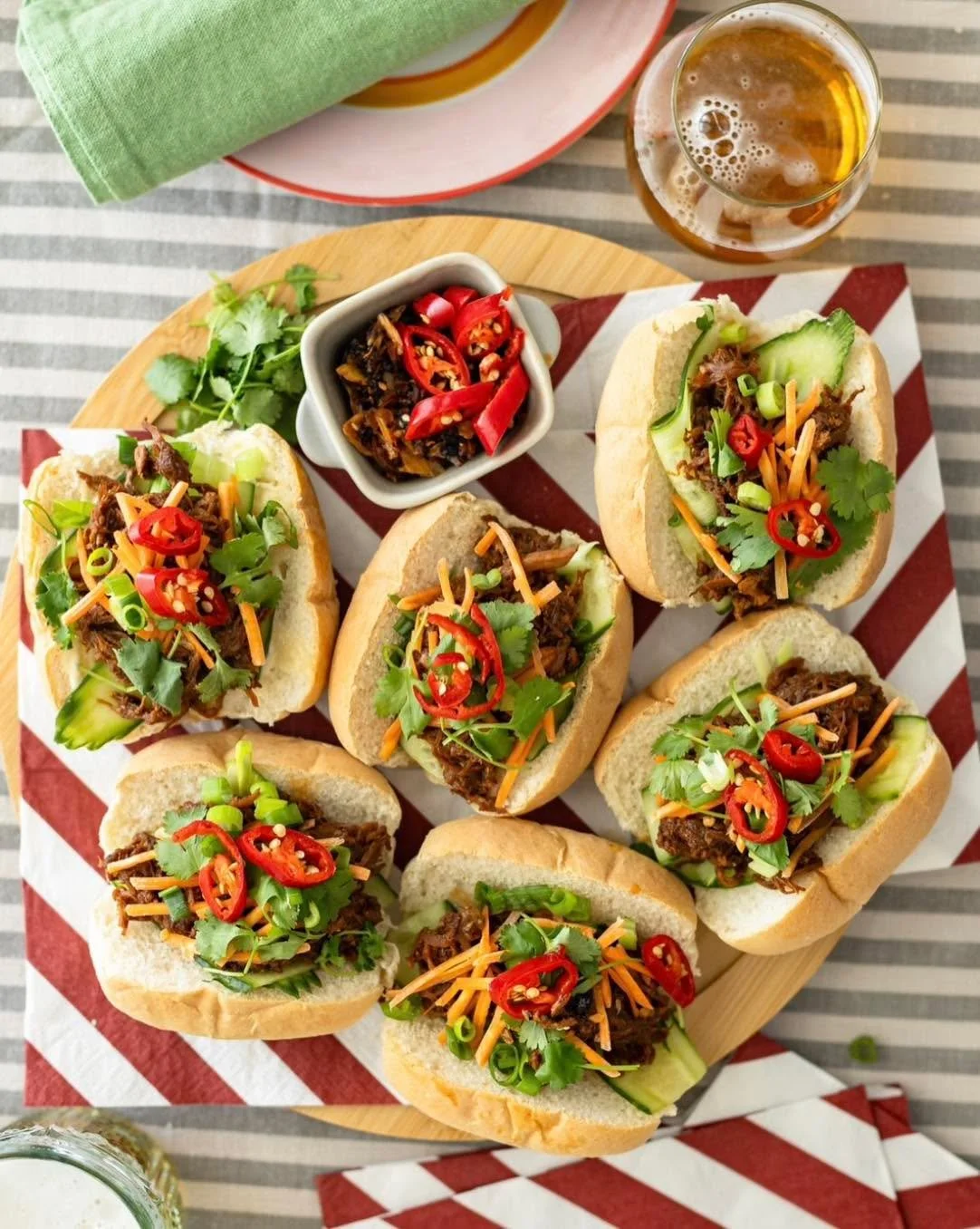 Hosting this Long Weekend? 
Put Mini Pulled Pork B&aacute;nh M&igrave; on the menu. The Cookhouse BBQ Pulled Pork is ready in minutes &mdash; pile it into soft rolls, add your favourite crunch and you're good to go.

#southbunburymarketplace #sbmarke