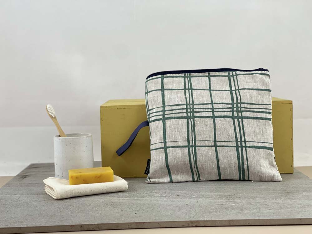 Toiletry bag plaid green.jpg