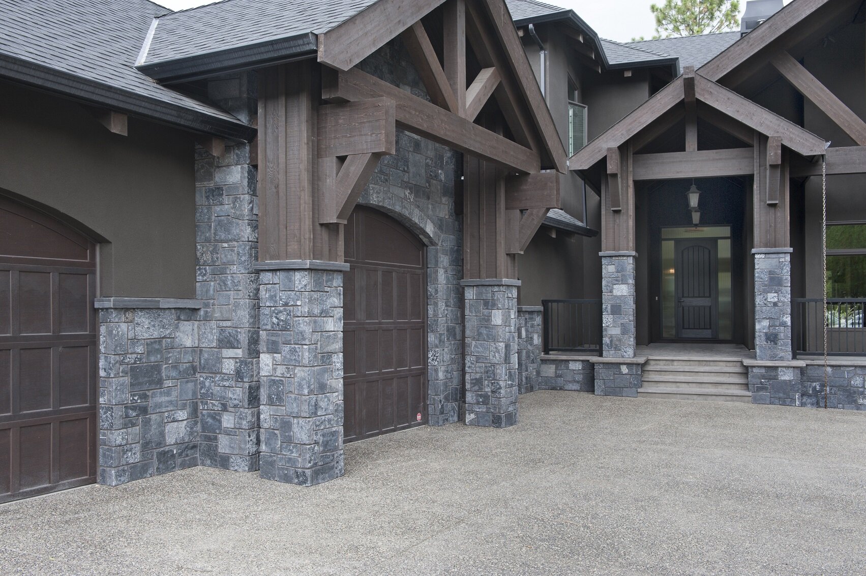 Dark Rundlestone BLACK RUNDLE CASTLESTONE — Pangaea® Natural Stone