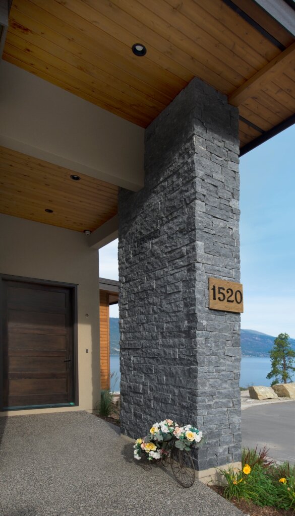 Dark Rundlestone BLACK RUNDLE LEDGESTONE — Pangaea® Natural Stone