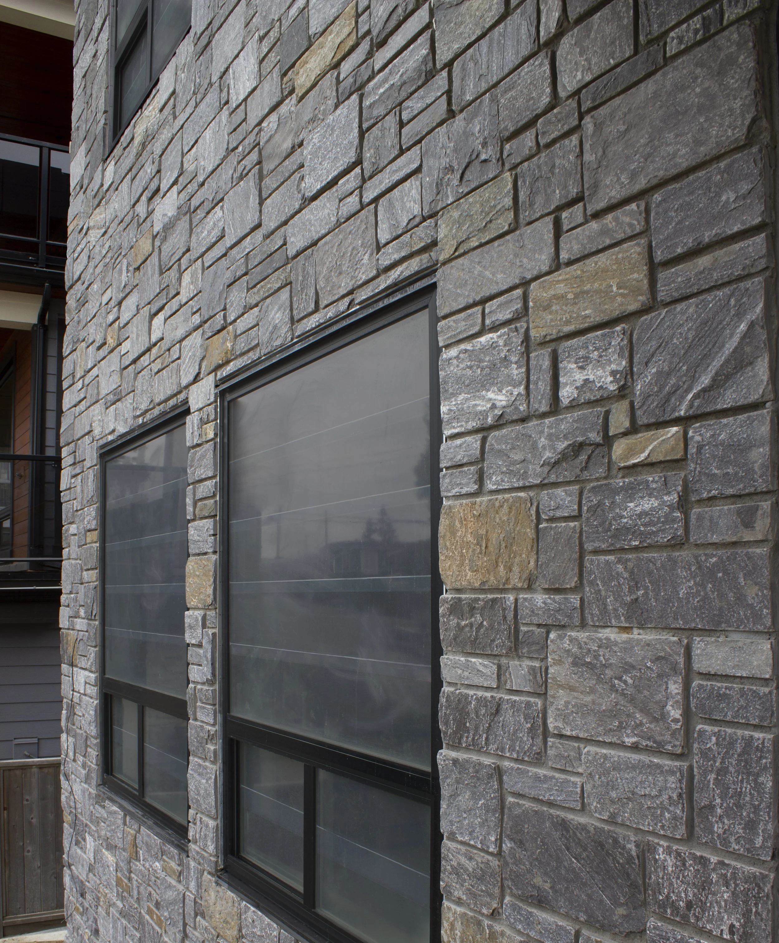 DIAMOND RIVER 3 COURSE ASHLAR — Pangaea® Natural Stone