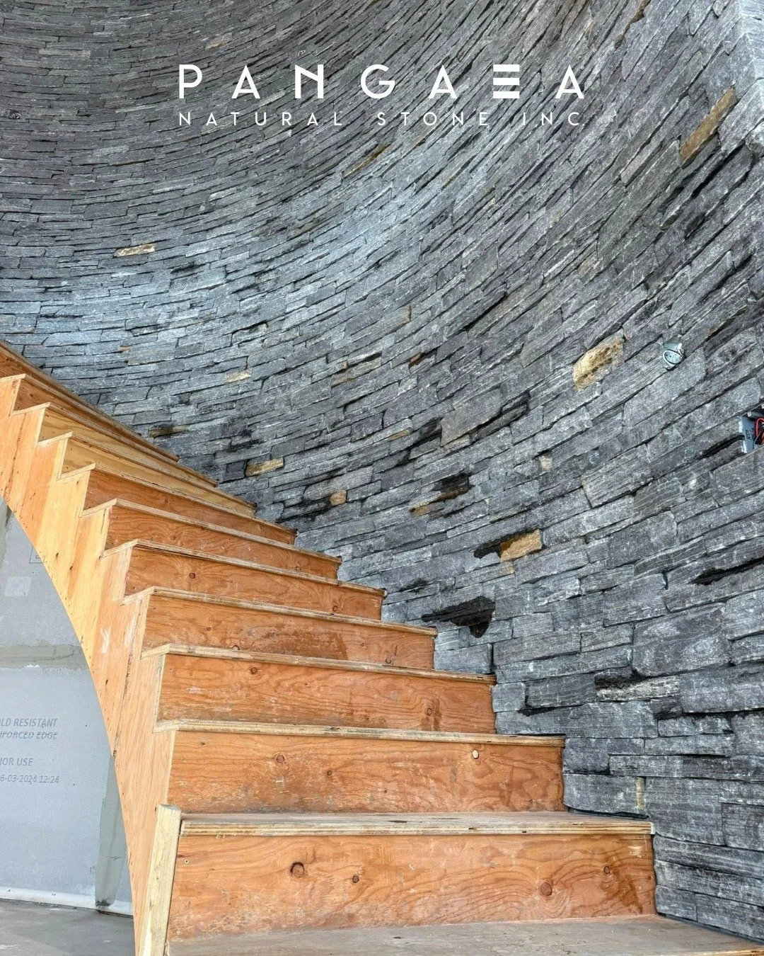 Now that&rsquo;s how you bend the rules!

Granata Masonry took our WestCoast&reg; Ledgestone to the next level with this incredible curved installation! Craftsmanship like this deserves a double take. Thanks for sharing the view.

See link in bio to 