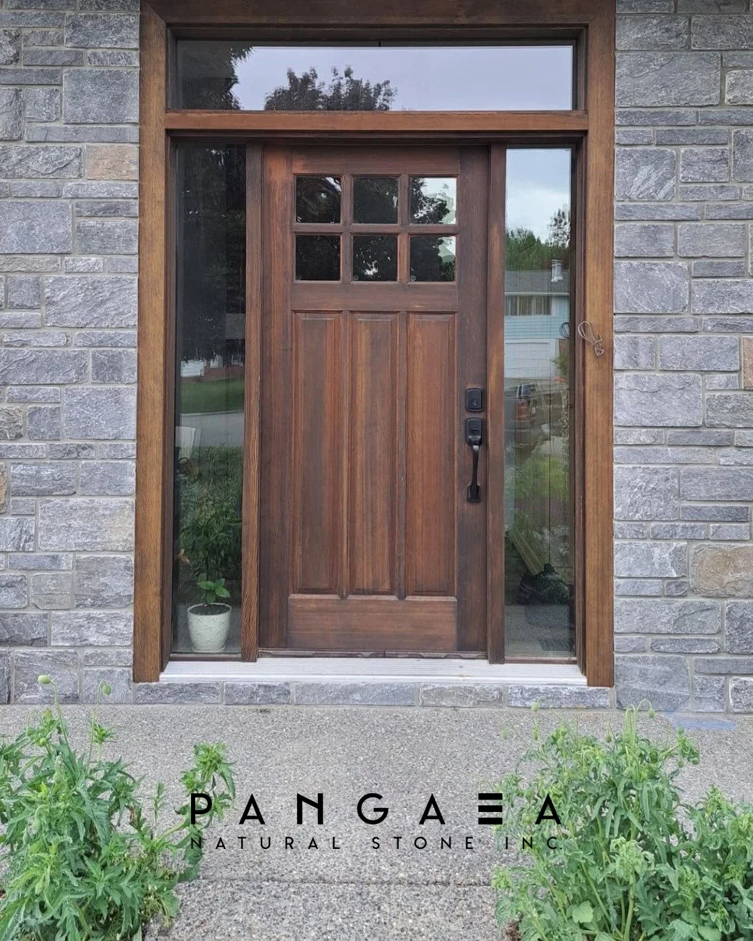 This is how you make an entrance!

Our Diamond River 3 Course Ashlar brings sharp lines, natural texture, and a whole lot of presence to this entry. It sets the tone before you even knock.

Great work by Stone and Edge Masonry on the install!
Image s