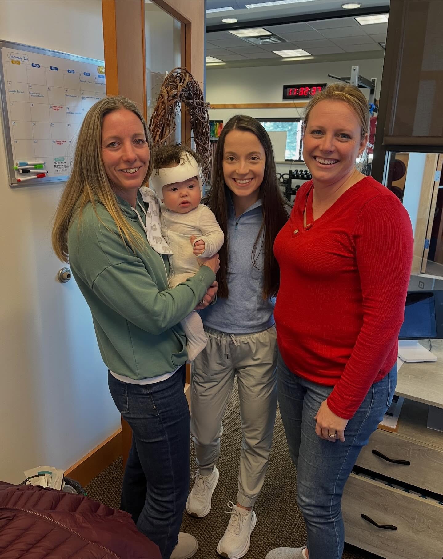 Myles visited the girls this week at the clinic! And got a little PT sesh from Dr. Briana! 😊🩵