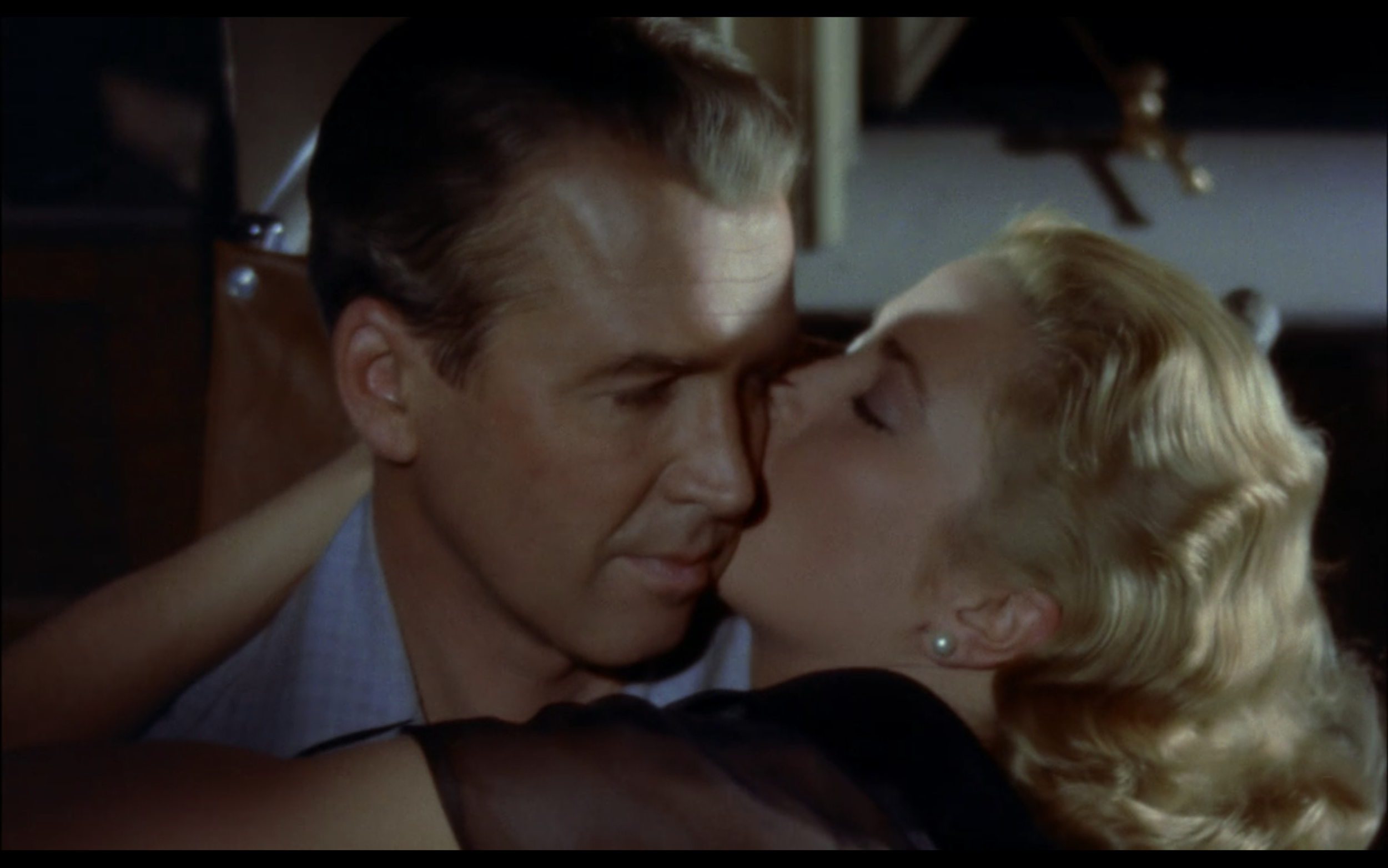 Lisa, kissing Jeff who is distractedly talking about the neighbors