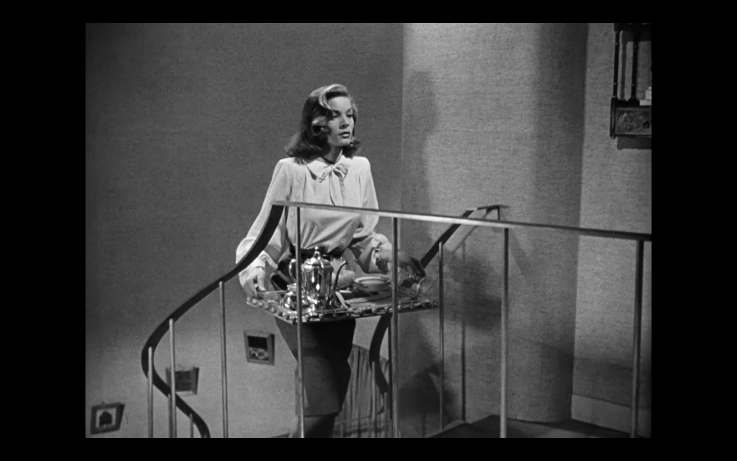 Lauren Bacall’s classic 1940s fashion as she serves Humphrey Bogart breakfast in Dark Passage