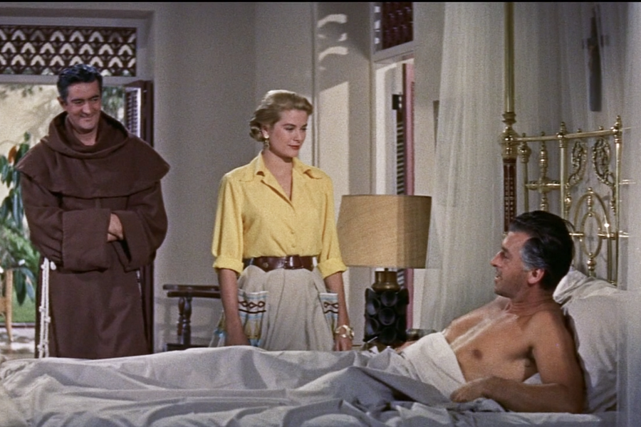 Grace Kelly’s classy 1950s style outfit she wears to assist with medical help.