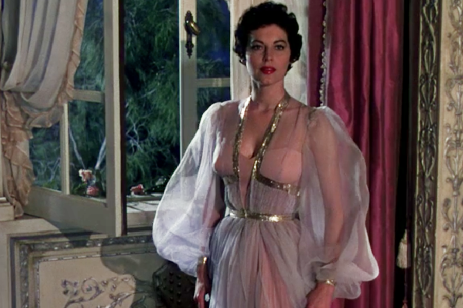 During the flashback to Maria’s wedding night, in the Barefoot Contessa, Ava Gardner’s character wears a fancy negligee.
