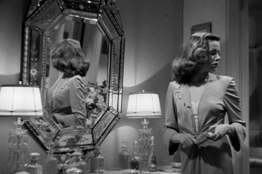 Image of Gene Tierney wearing a negligee in the movie Laura