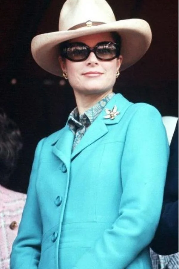 Image of Grace Kelly wearing oversize sunglasses