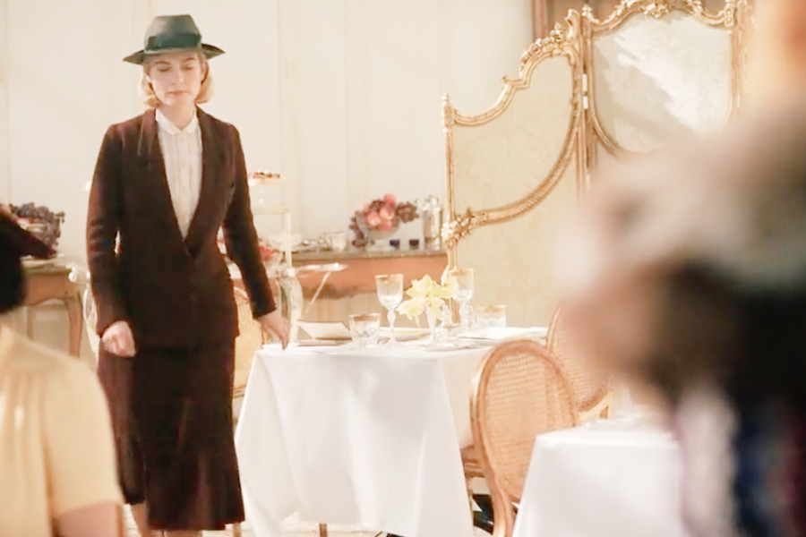 Image of Lily James wearing a 1930s skirt suit in the movie "Rebecca"