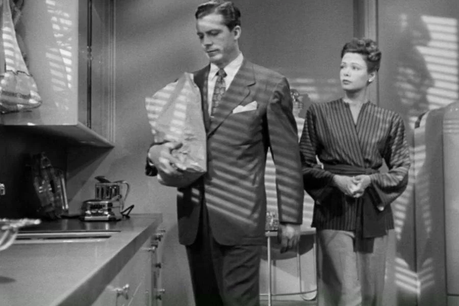 Image of Gene Tierney and Dana Andrews in Laura (1944)