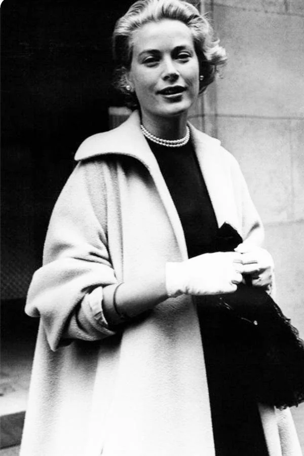 image of Grace Kelly wearing a 1950s swing coat