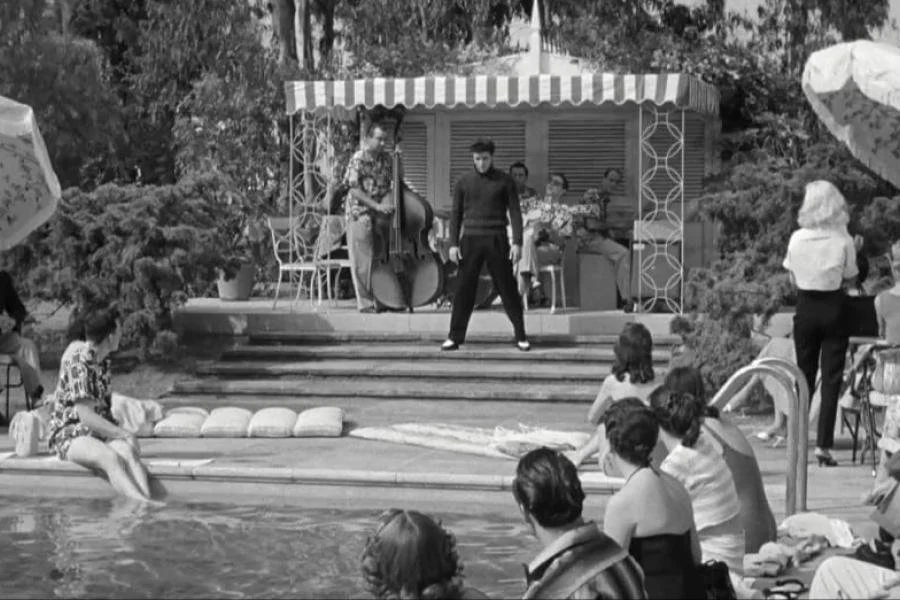 Image of Elvis Presley wearing saddle shoes