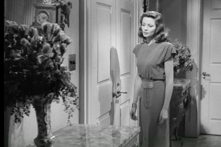 Gene Tierney wearing a 1940s dress in Laura