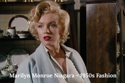 What's Inside Marilyn Monroe's Vintage 1950s Handbag ? 