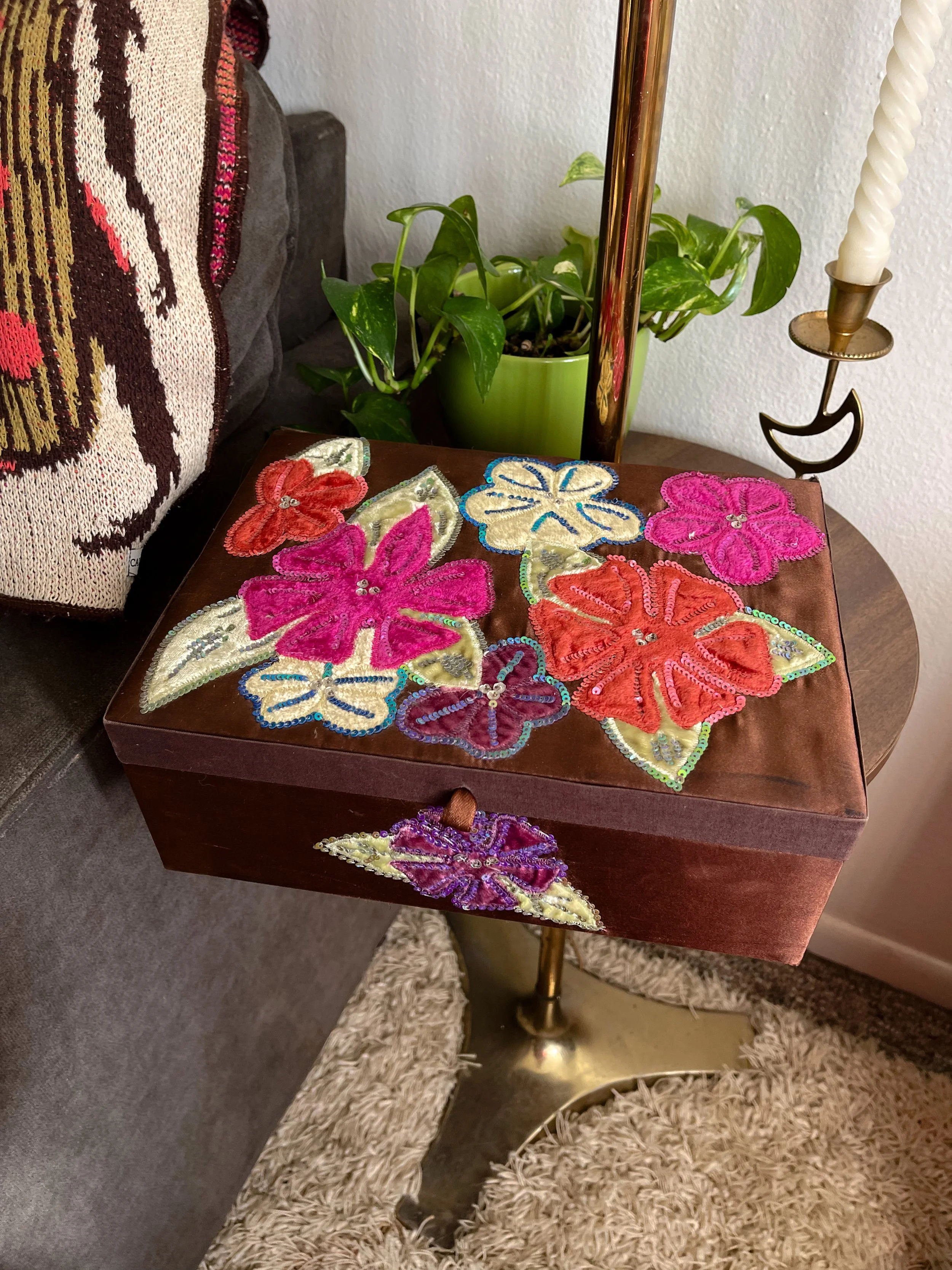 VTG Beaded Floral Box