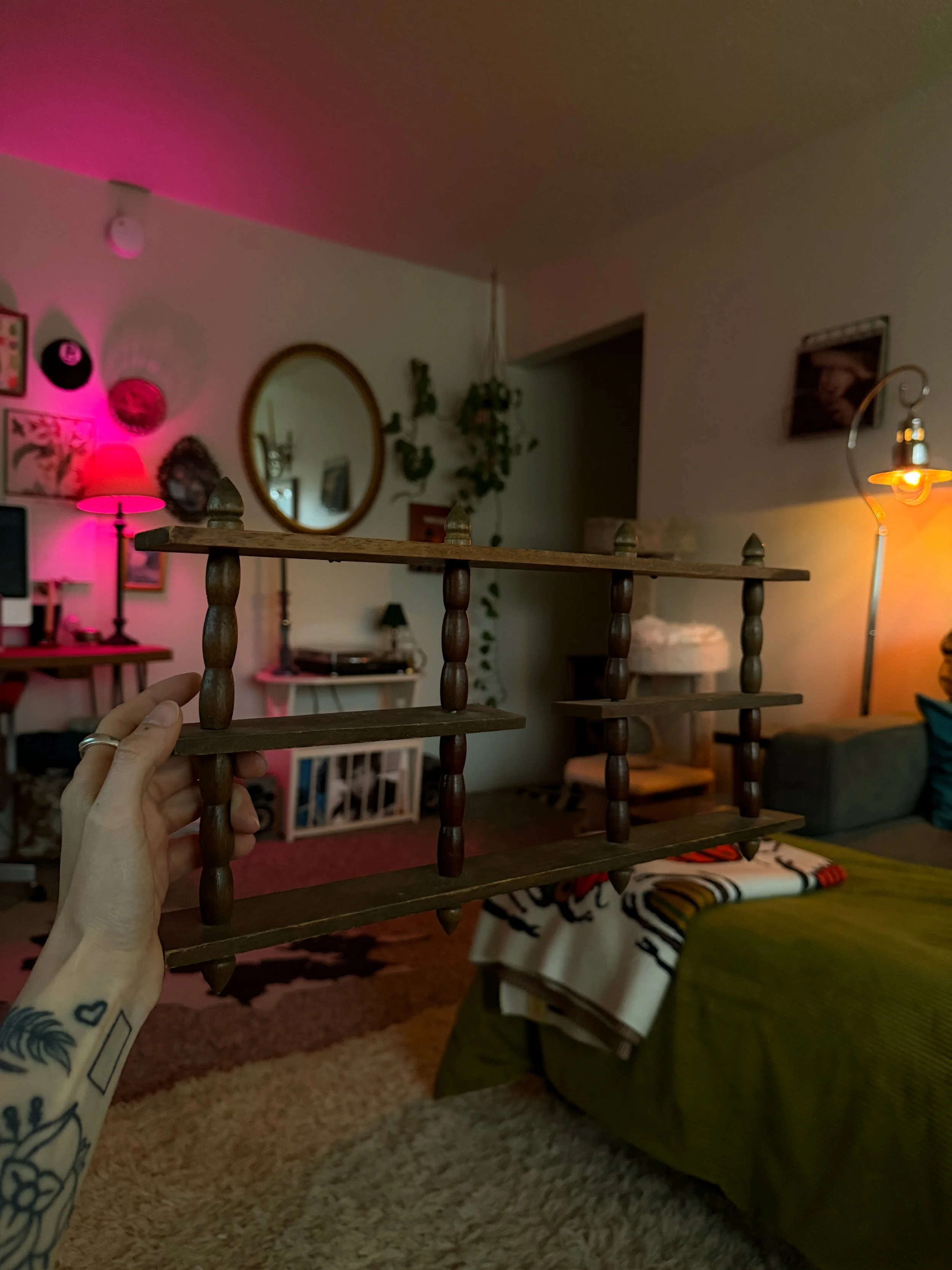 VTG Wooden Trinket Shelf