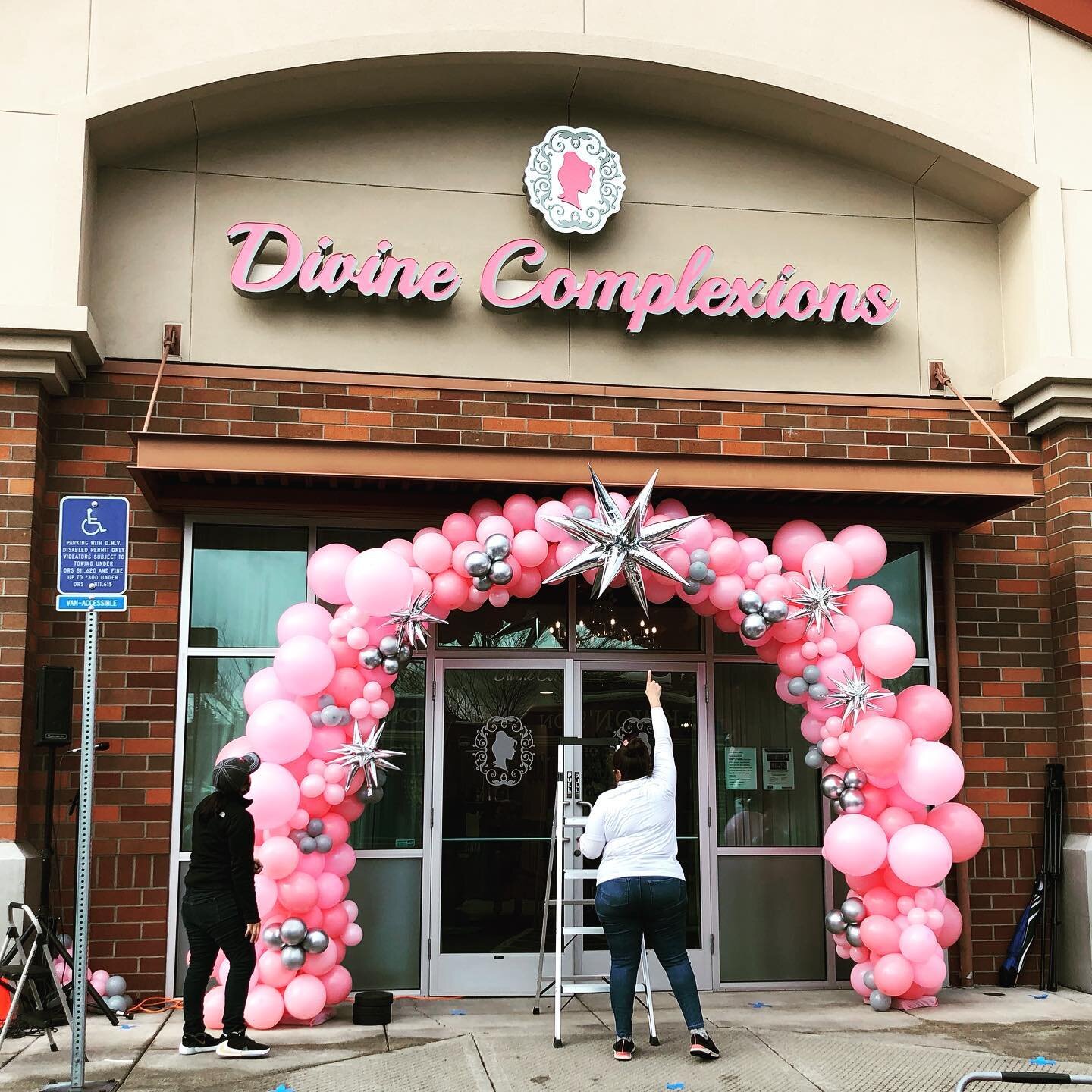 We are so excited to have our friends as neighbors to our Wilsonville @koifusionpdx location.  Come check out @divine_complexions for all you Beauty needs!!! 💁🏻&zwj;♀️
#getsumbotox #neighborlylove