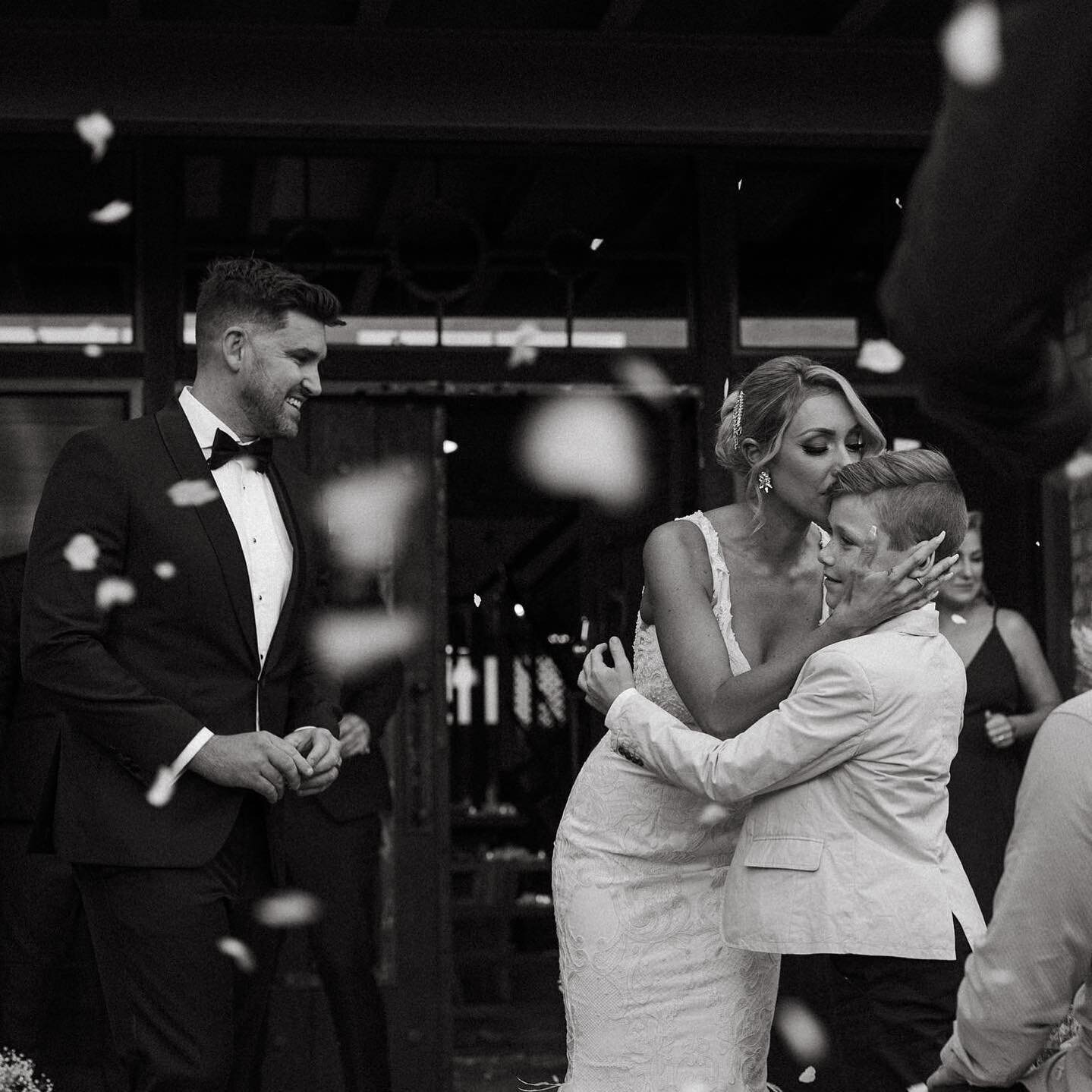 One of my fave moments from this wedding. During the petal toss, Leighanna&rsquo;s son reached out for a hug 😍🥲