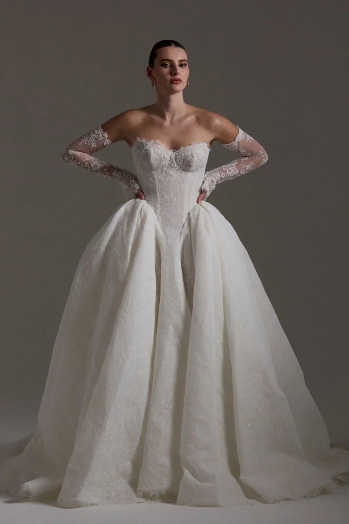Vera_by_Atelier_Wu_Wedding_dress.webp