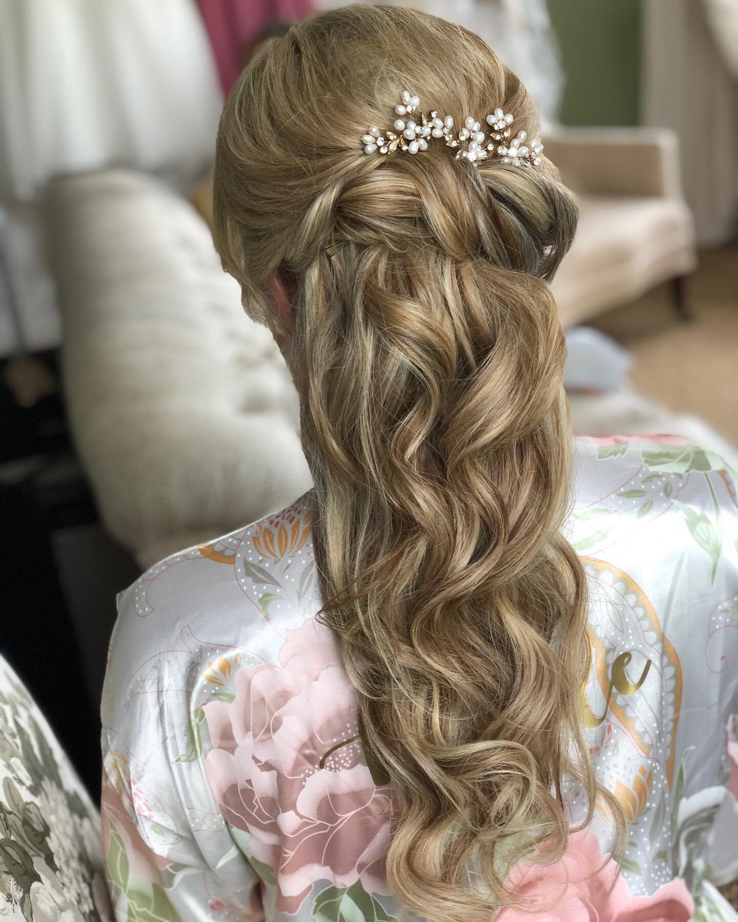 Yesterday I shared some of our top most requested hair up designs. Today we have the most requested hair style of them all! Half up, half down. 

Which one is your favourite?

Enjoy! 

Much Love,

CLJ x

#halfuphalfdown #halfuphalfdownhairstyle #wedd