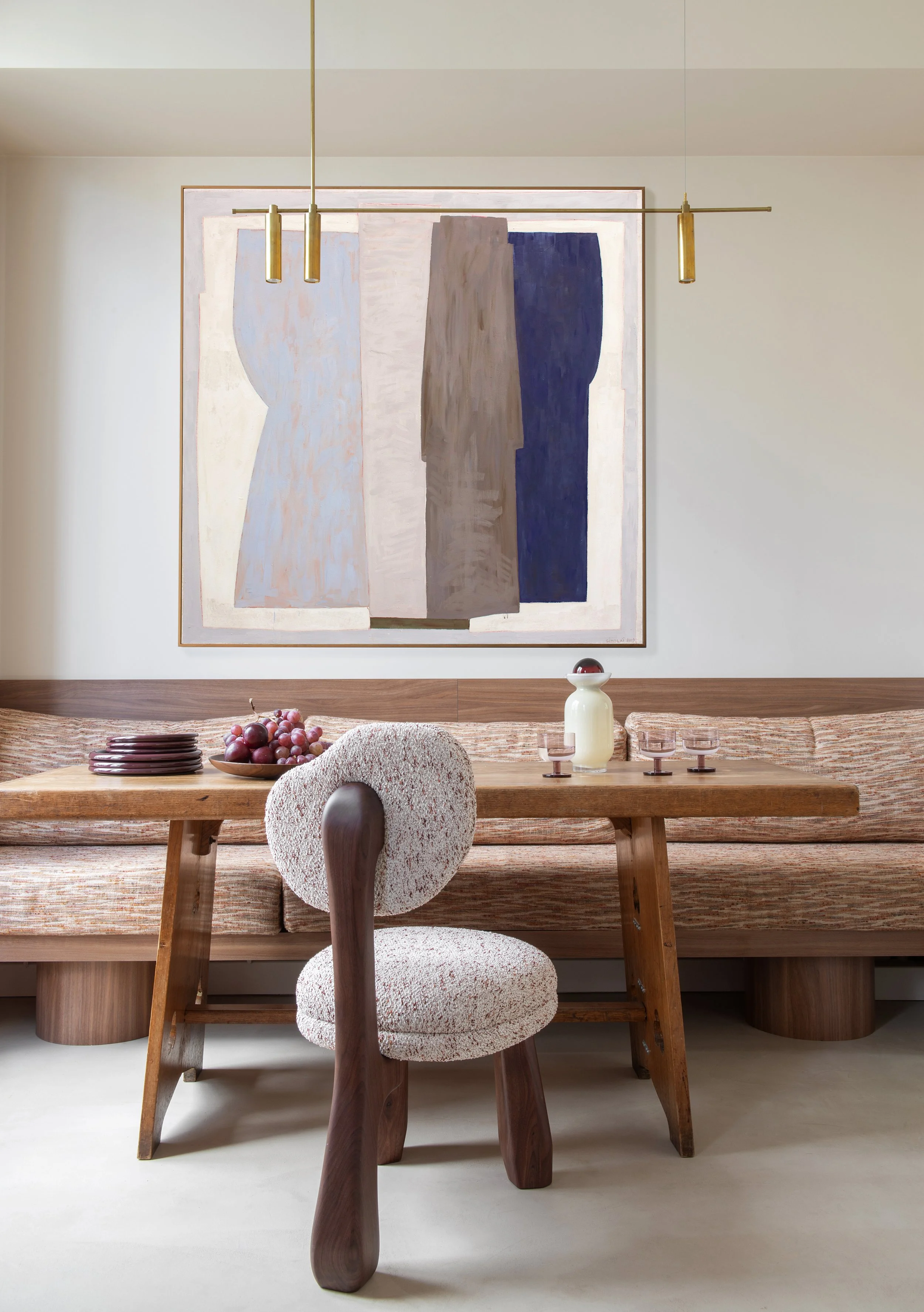 Table de cuisine d'un appartement haussmannien, Paris 7e - Maison Babel, architectes d'intérieur à Paris