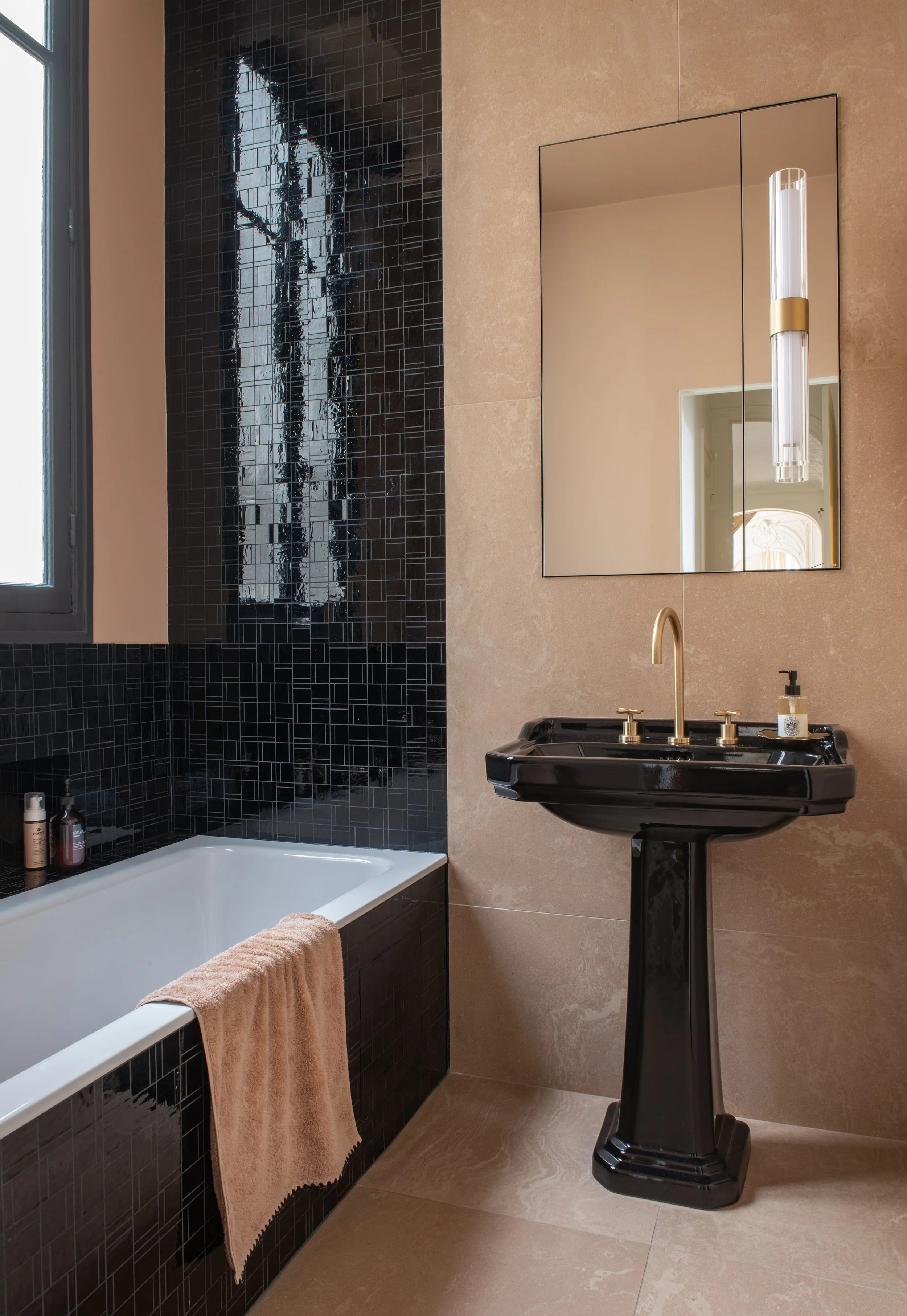 Salle de bain d'un appartement haussmannien, Paris 7e - Maison Babel, architectes d'intérieur à Paris