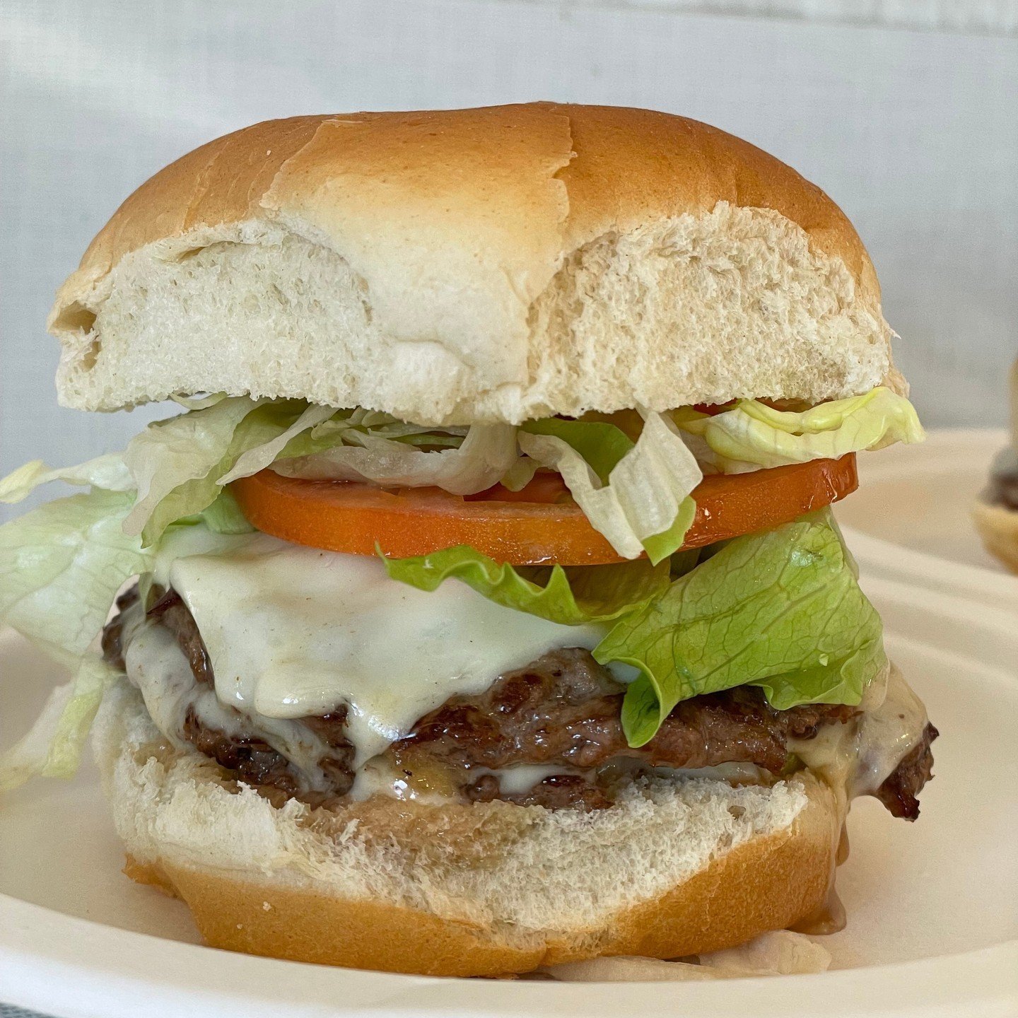 Fridays are for White Hut Burgers 😎🍔 Join us and complete your Friday!🤩
#thewhitehut #foodie #burgers #westernmass