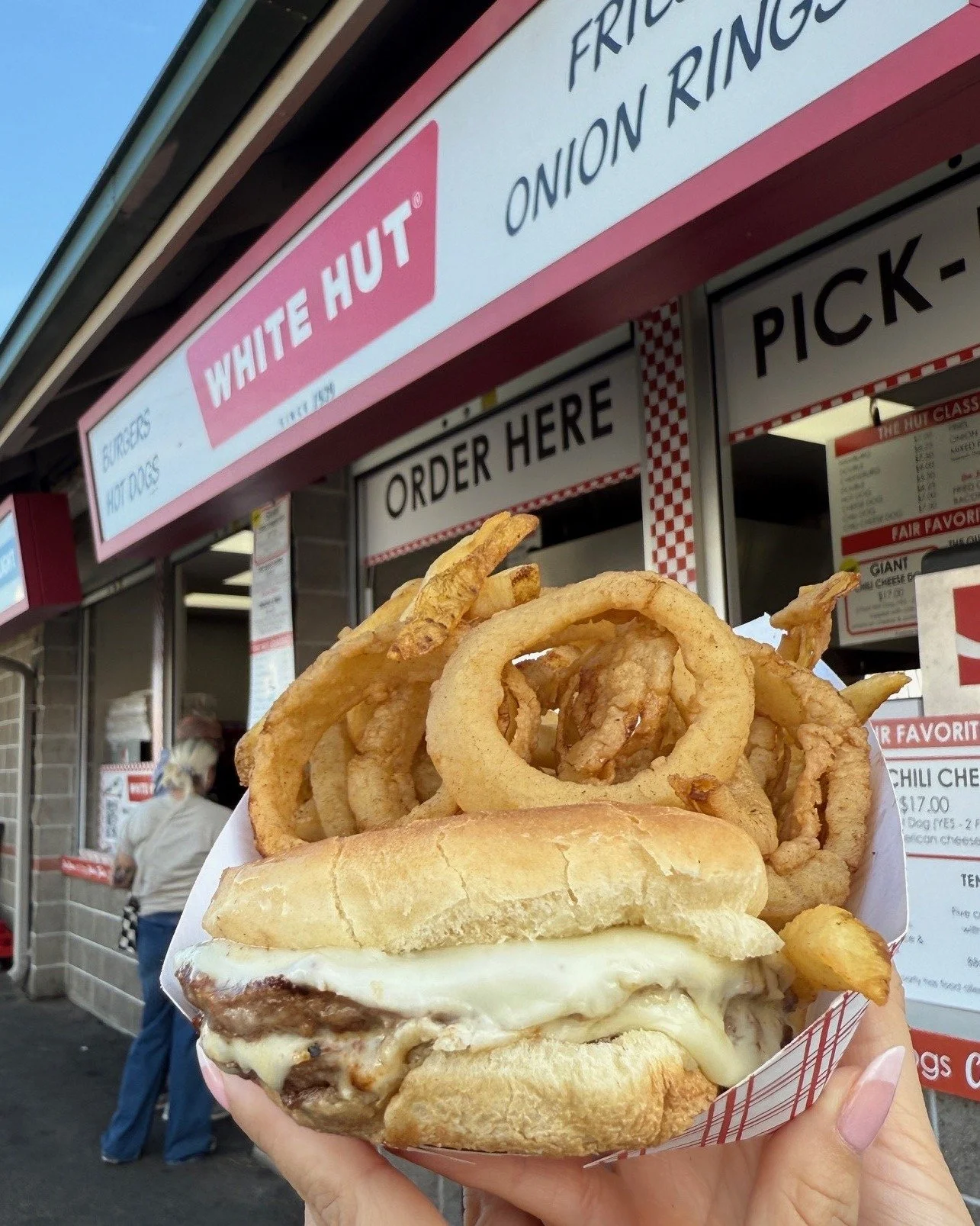 🎡 The Big E ends tomorrow! It&rsquo;s your LAST Saturday to make it count! 🎡
 Don&rsquo;t skip a classic White Hut burger with our famous mixed basket of onion rings and fries 🍔🍟 It&rsquo;s the best bang for your buck at The Big E! 😋
#thebige #t