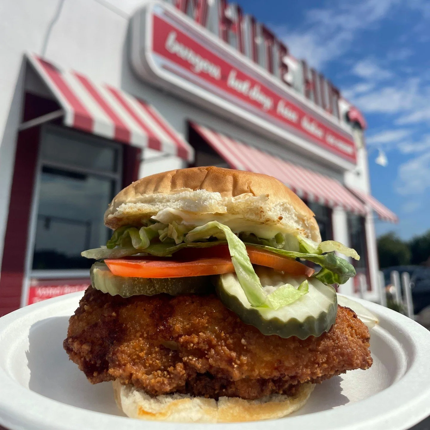 Crispy, golden, and ready for your favorite toppings! Build it just the way you like! 🔥#crispychickensandy