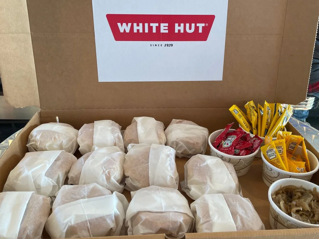 🔥 Bundle Up &amp; Save! 🔥
All December, get $10 off all Bundles! Forget the holiday hassle, make life easier with our burger or hot dog Bundles. Here for a limited time! Don&rsquo;t miss out! 🍔🎁
#bundleupandsave #brugerbundles #partypacks #hotdog